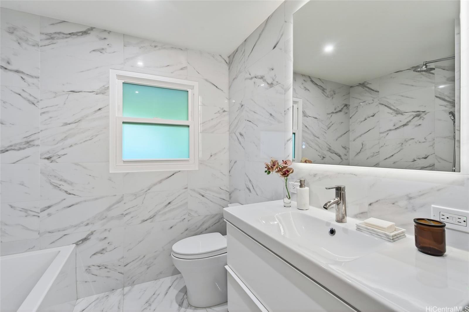 1453  Aalapapa Drive Lanikai, Kailua home - photo 15 of 25