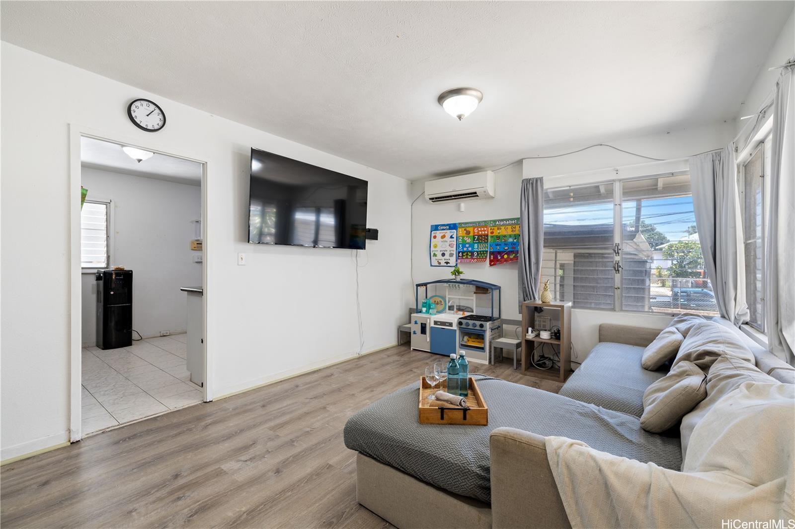 1457  Kokea Street Kapalama, Honolulu home - photo 2 of 22