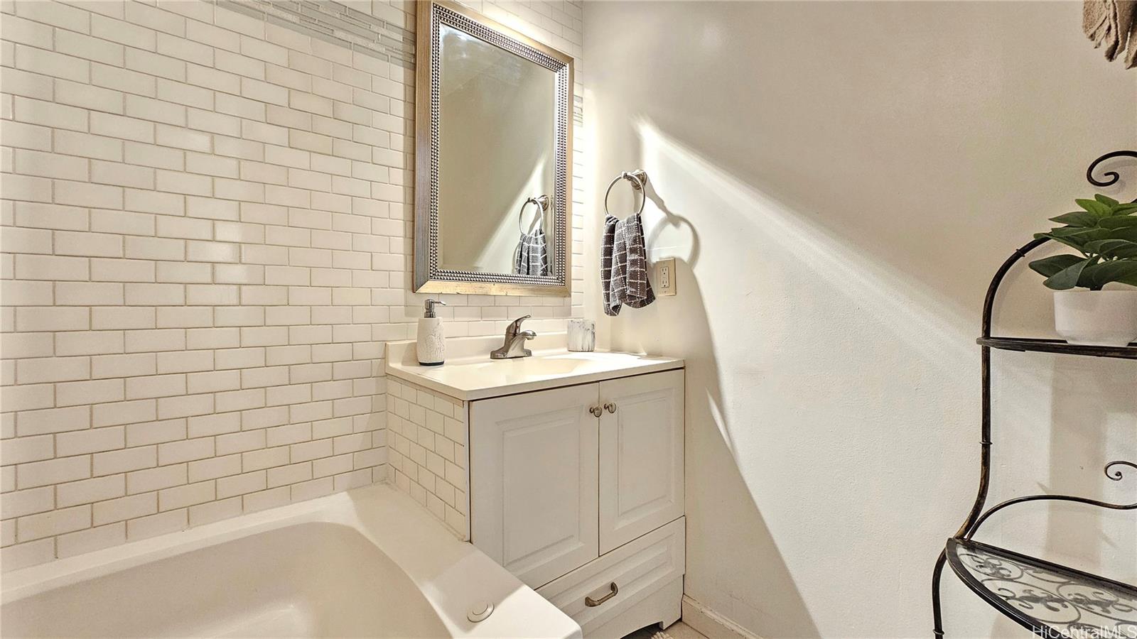 Queens Villa condo # 203, Honolulu, Hawaii - photo 12 of 22