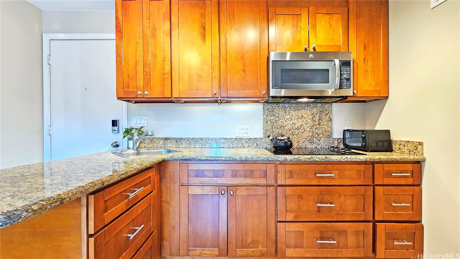 Queens Villa condo # 203, Honolulu, Hawaii - photo 4 of 22