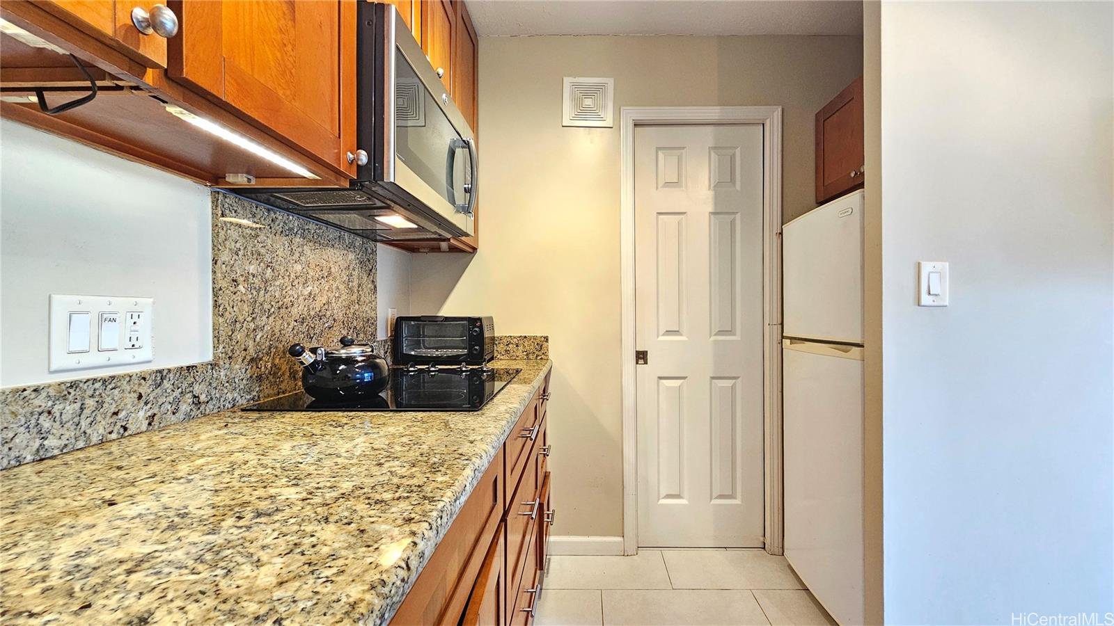 Queens Villa condo # 203, Honolulu, Hawaii - photo 9 of 22