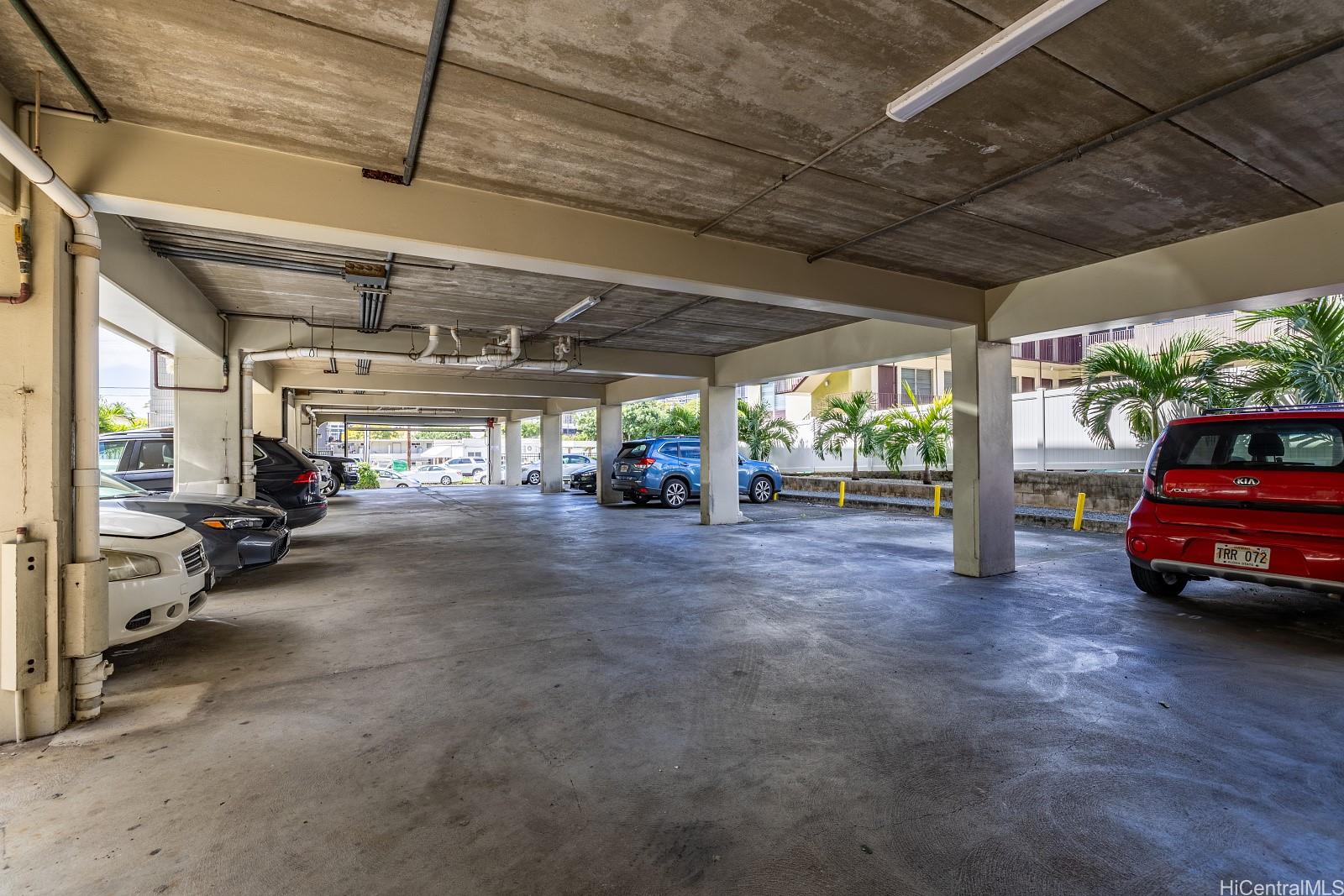 1463 Lusitana Street Honolulu - Multi-family - photo 4 of 13