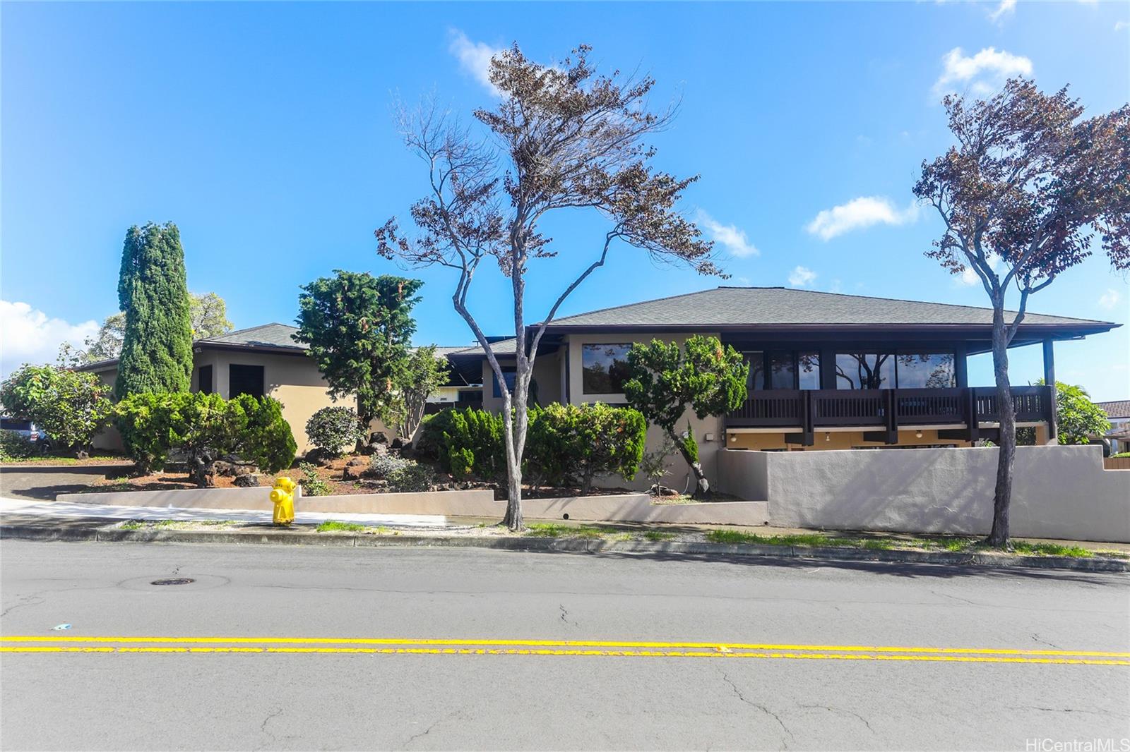 1472  Ala Naupaka Street Lakeside, Honolulu home - photo 2 of 22