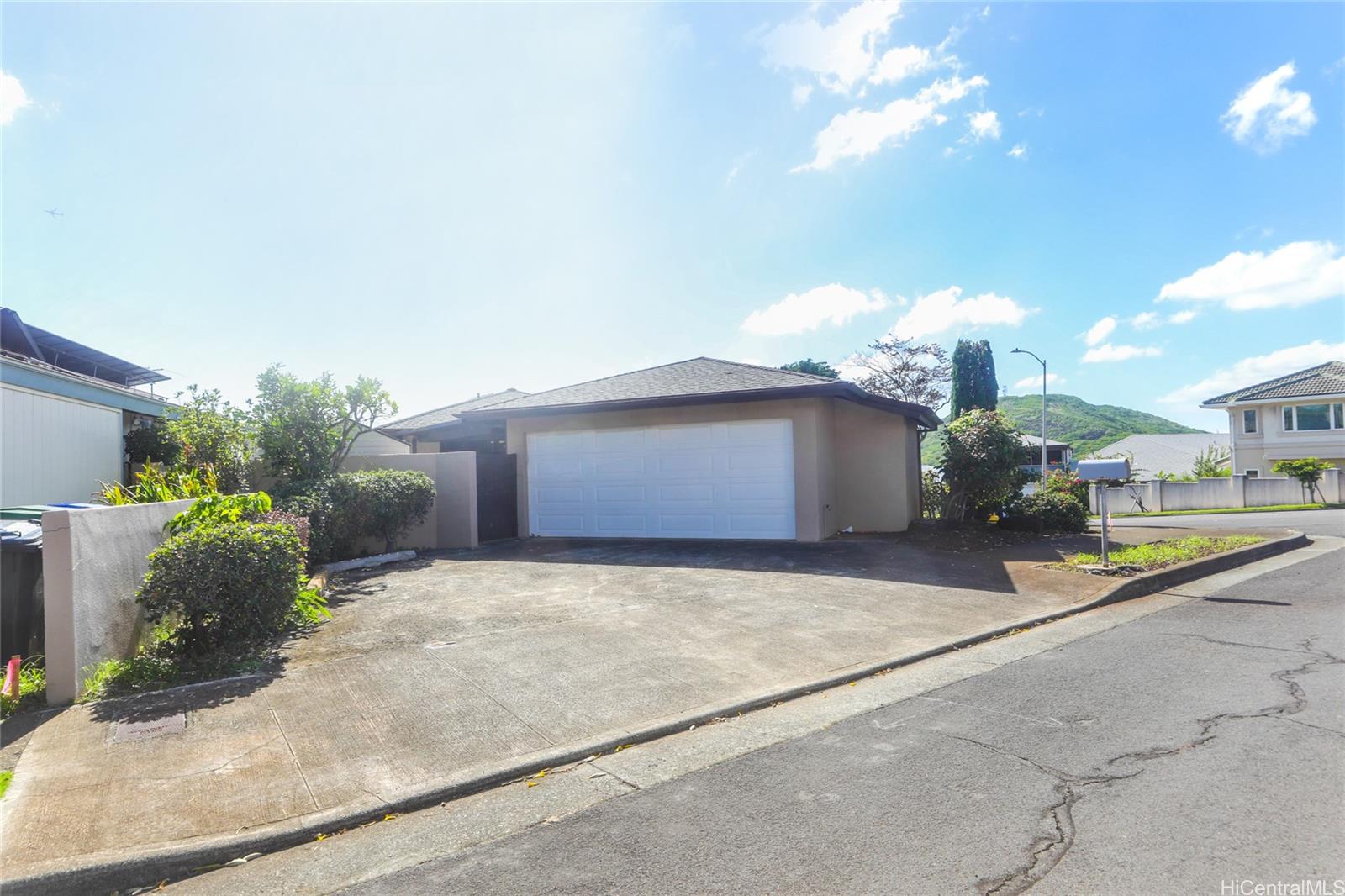 1472  Ala Naupaka Street Lakeside, Honolulu home - photo 10 of 22