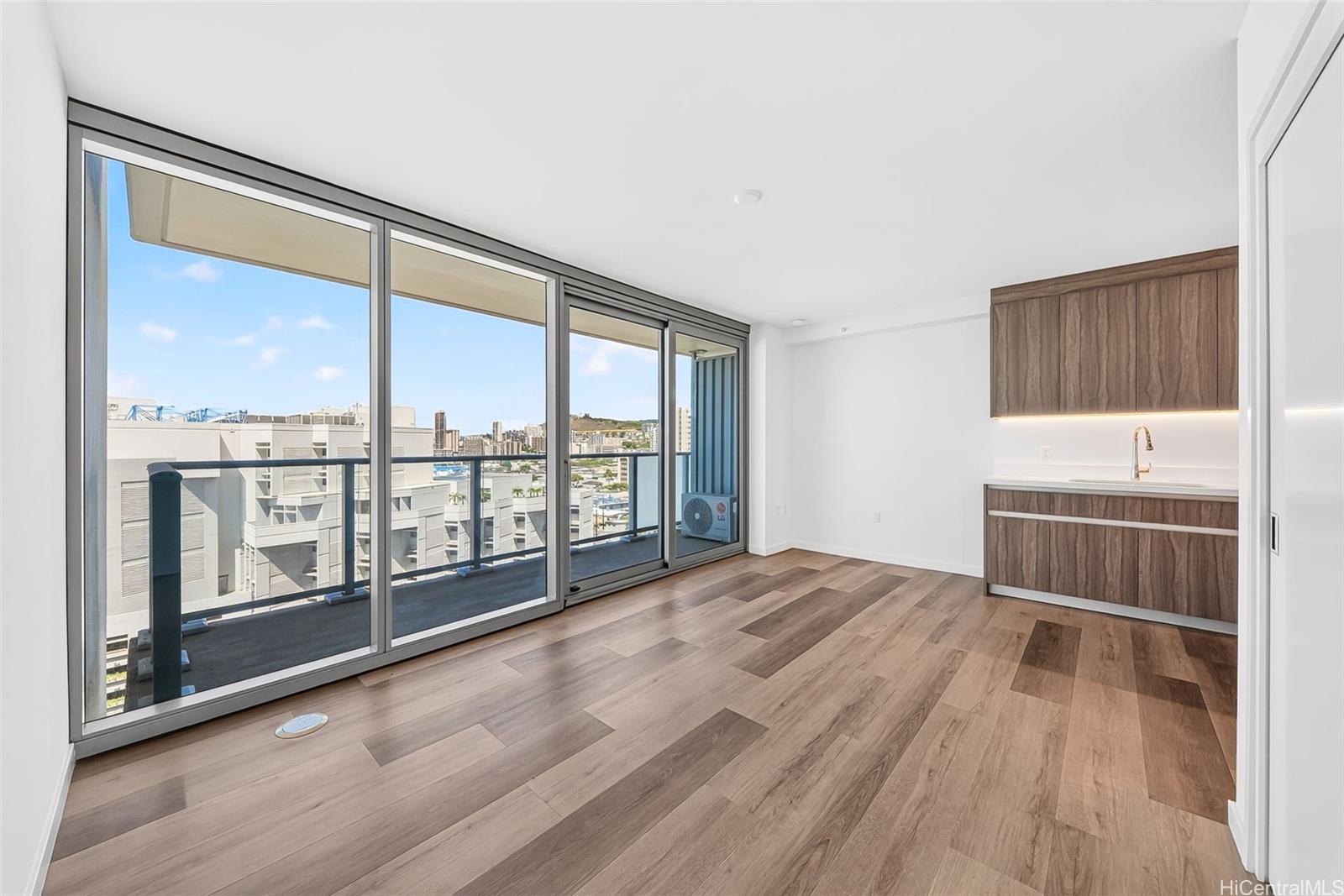 The Park on Keeaumoku condo # 1410R, Honolulu, Hawaii - photo 3 of 22