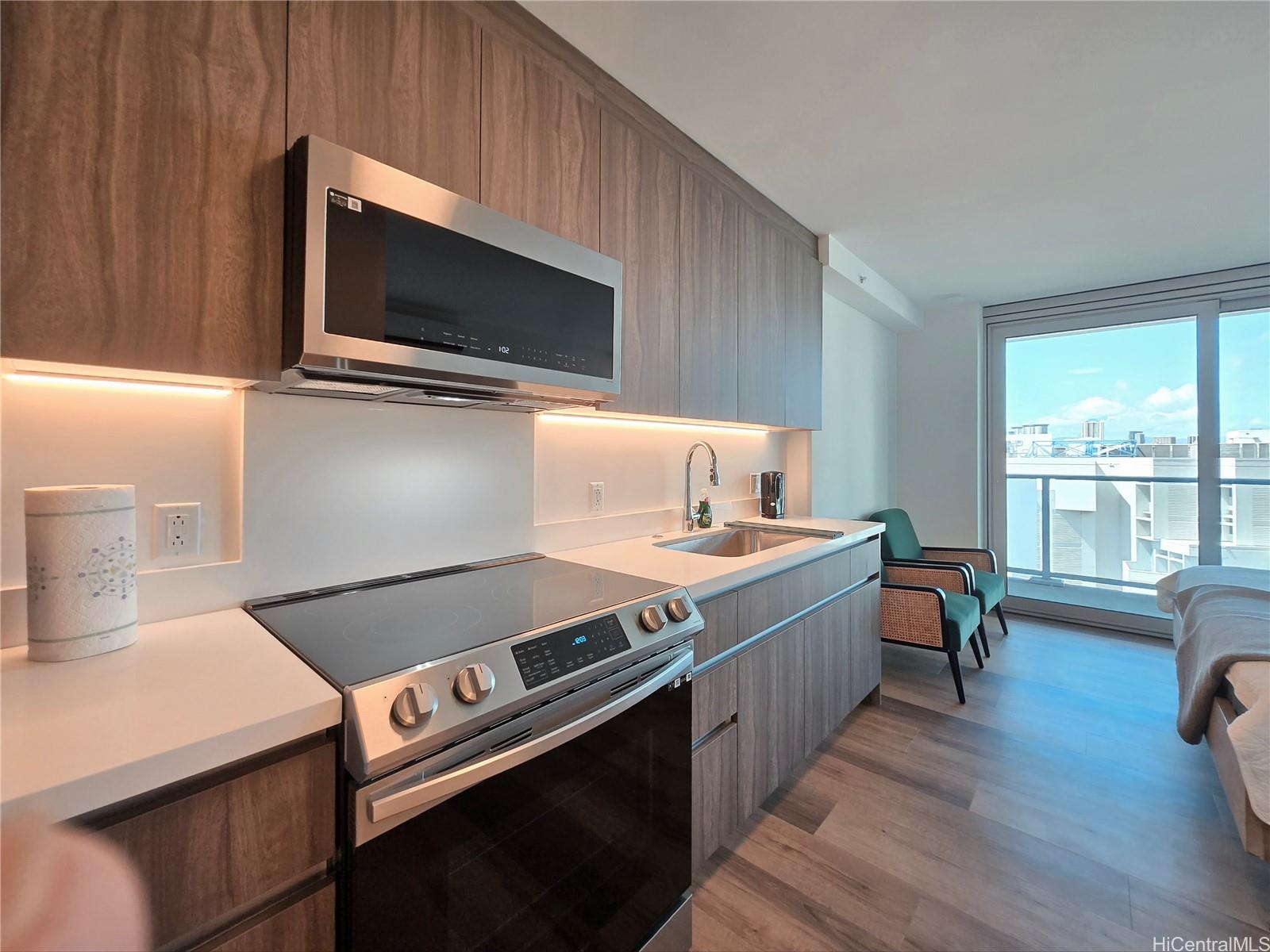 1500 Rycroft Street Honolulu - Rental - photo 4 of 22