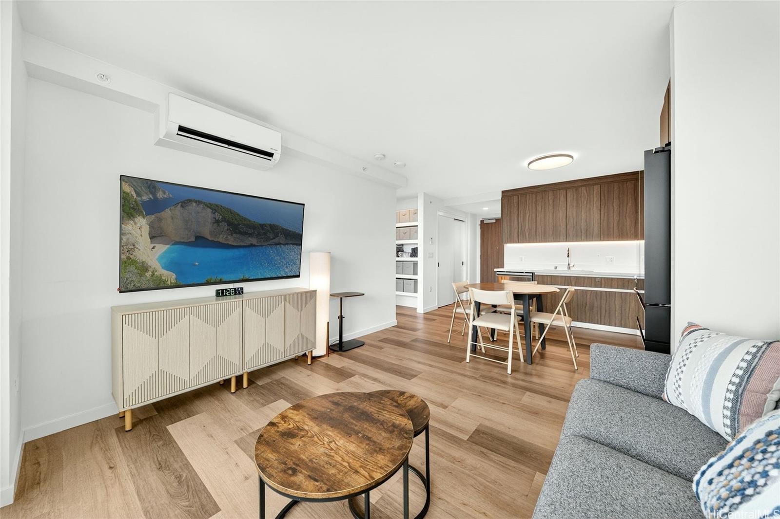 1500 Rycroft St Honolulu - Rental - photo 3 of 25