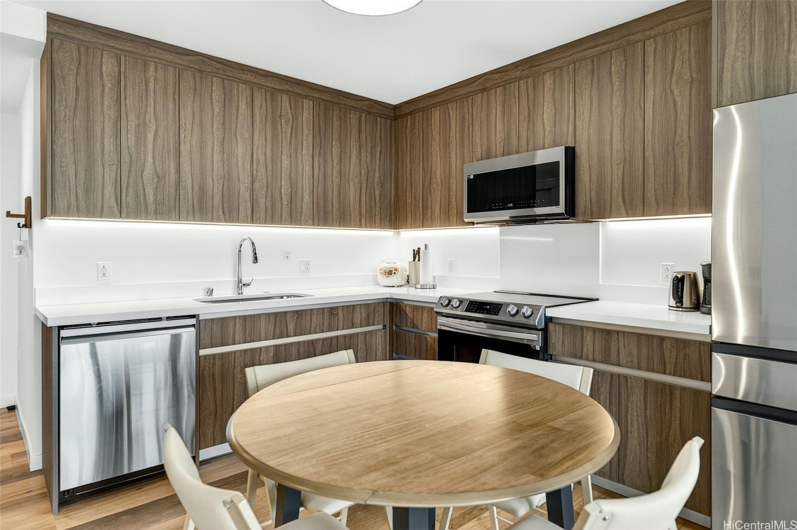 1500 Rycroft St Honolulu - Rental - photo 6 of 25