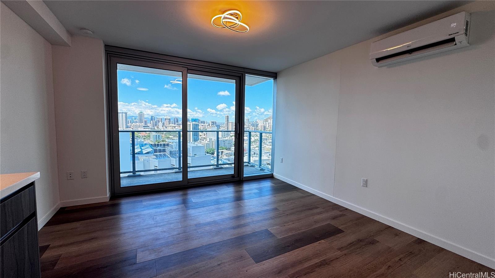 1500 Rycroft Street Honolulu - Rental - photo 2 of 8