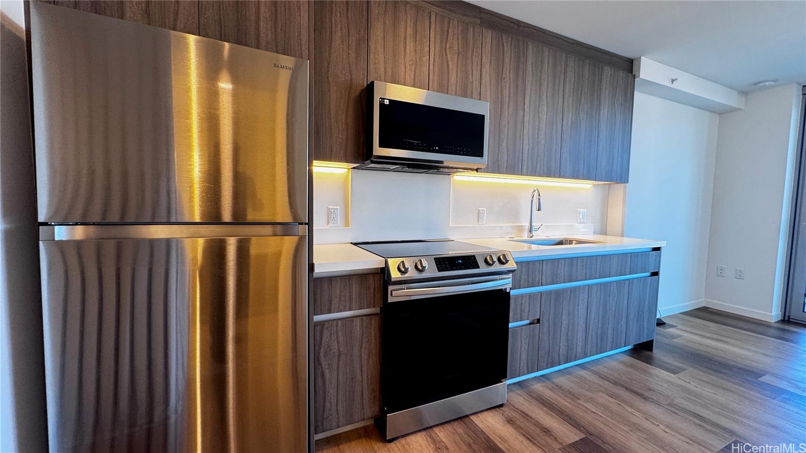 1500 Rycroft Street Honolulu - Rental - photo 4 of 8