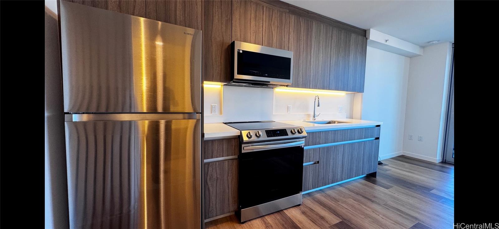 1500 Rycroft St Honolulu - Rental - photo 2 of 4