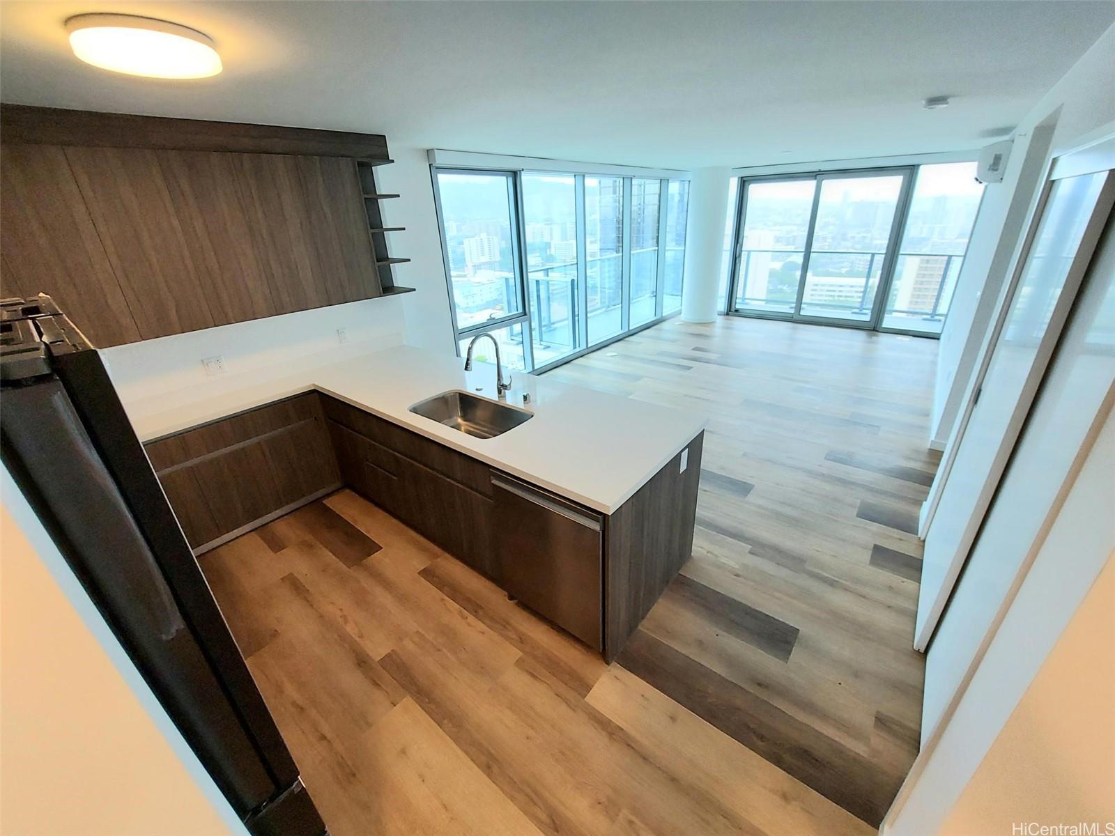 1500 Rycroft Street Honolulu - Rental - photo 5 of 15