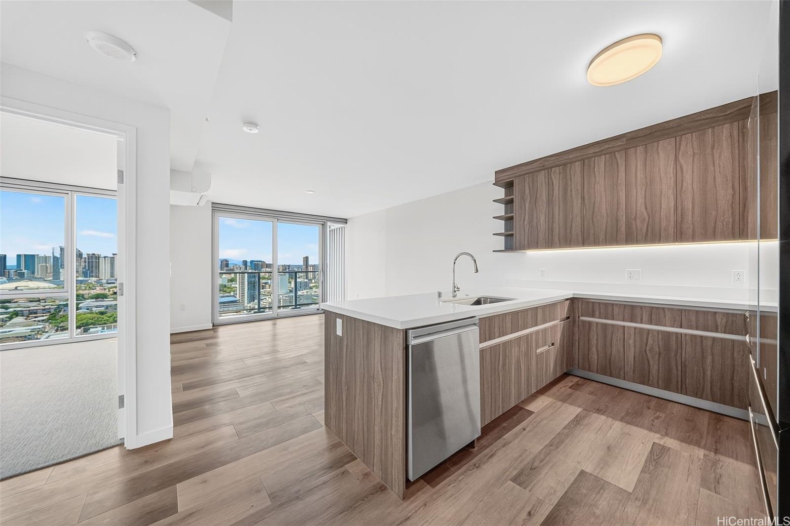 1500 Rycroft Street Honolulu - Rental - photo 2 of 25