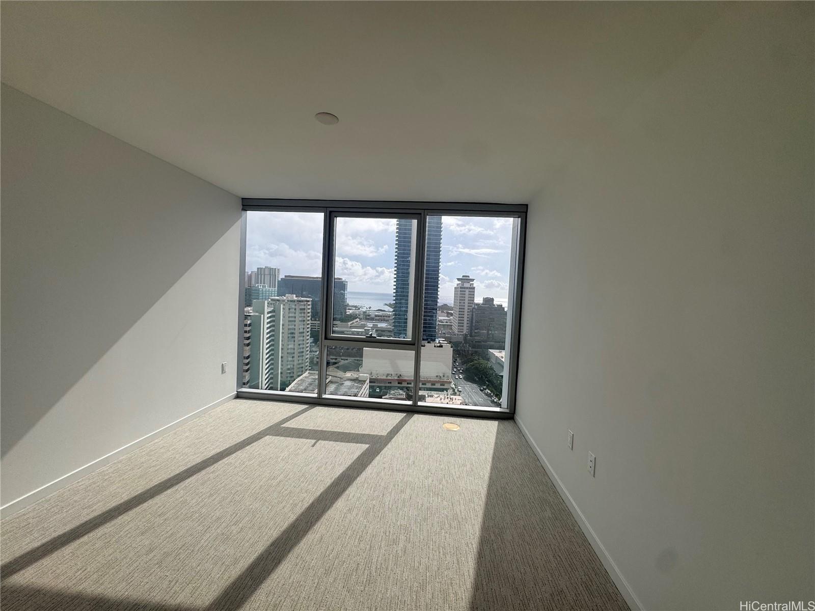 1500 Rycroft St Honolulu - Rental - photo 2 of 5