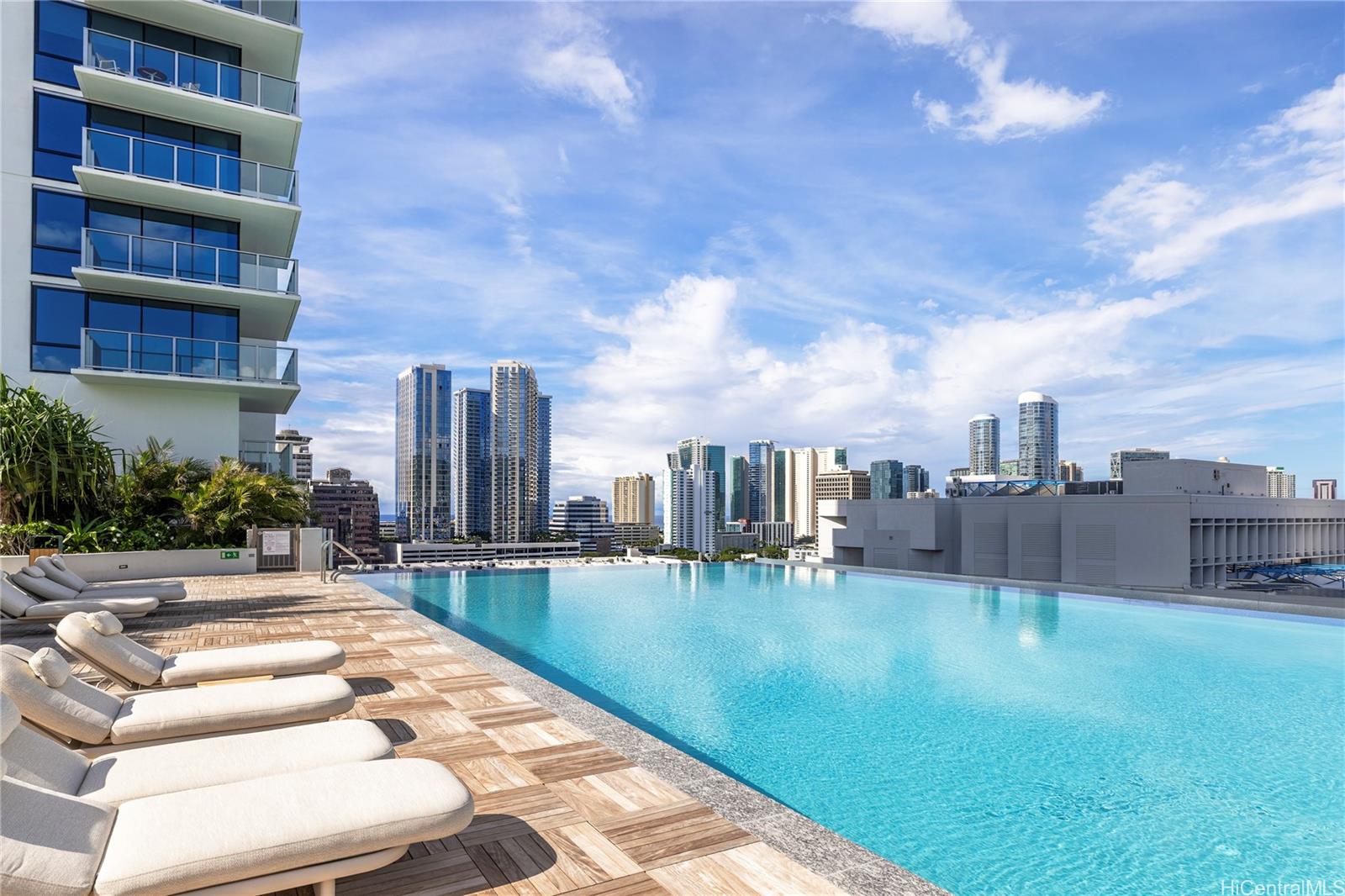 The Park on Keeaumoku condo # 2402R, Honolulu, Hawaii - photo 2 of 25