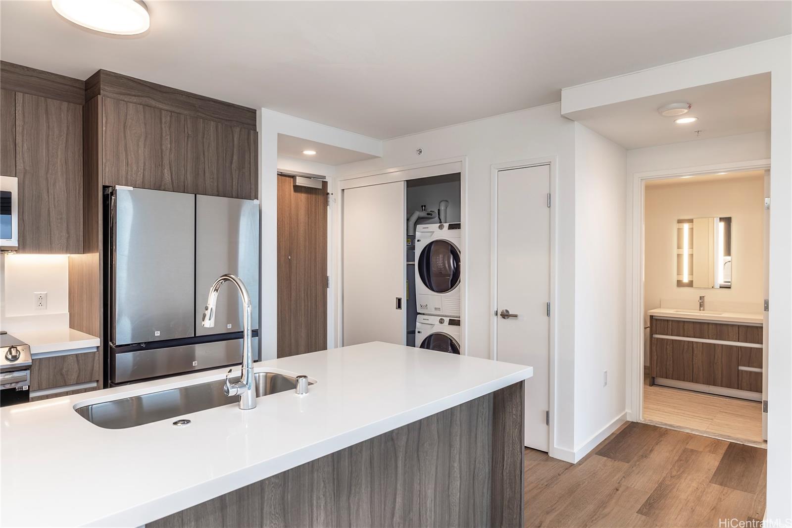 The Park on Keeaumoku condo # 2402R, Honolulu, Hawaii - photo 3 of 24