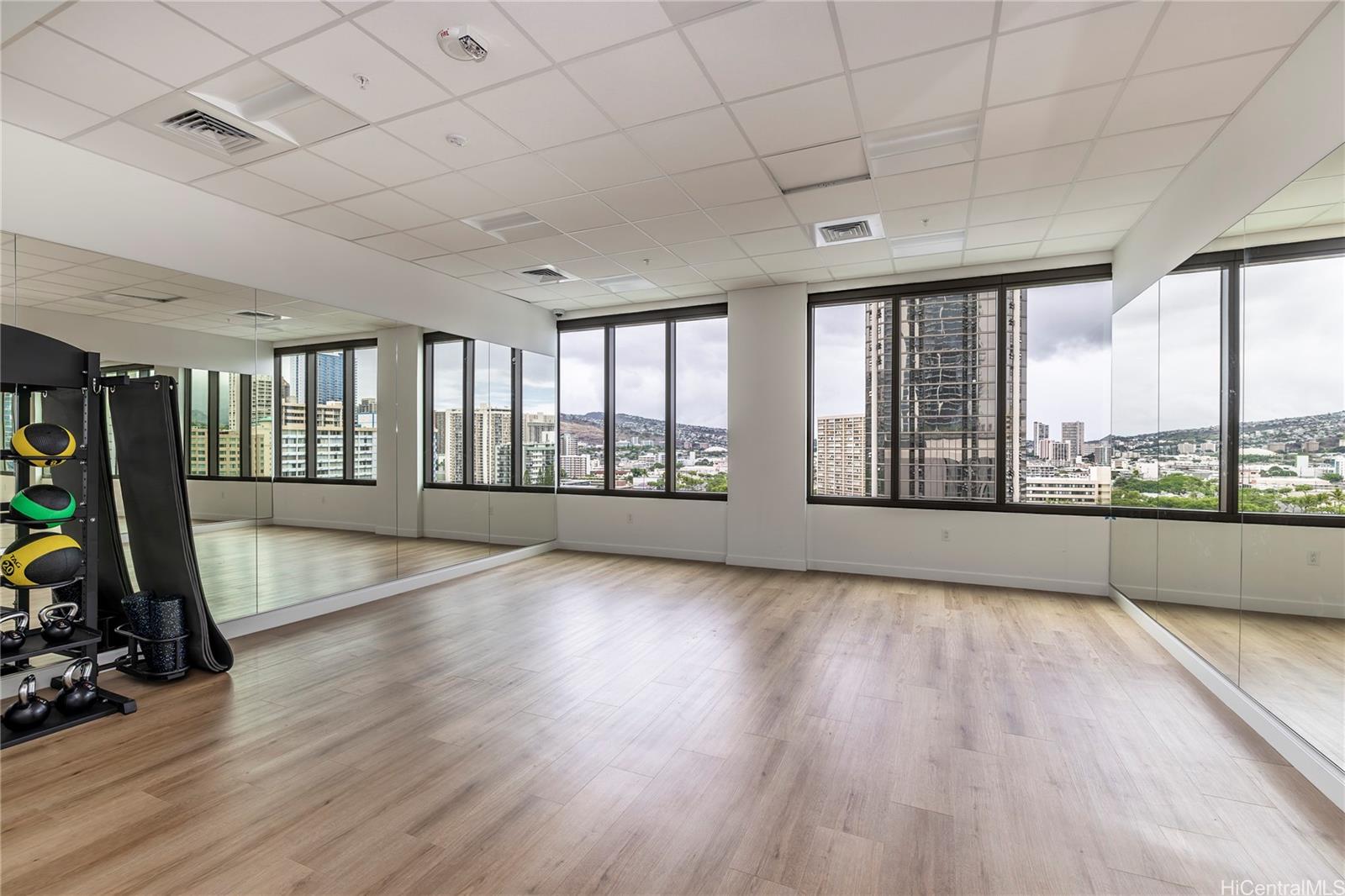 The Park on Keeaumoku condo # 2402R, Honolulu, Hawaii - photo 21 of 25