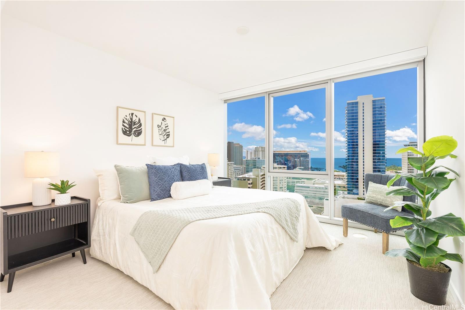 The Park on Keeaumoku condo # 2412R, Honolulu, Hawaii - photo 3 of 25