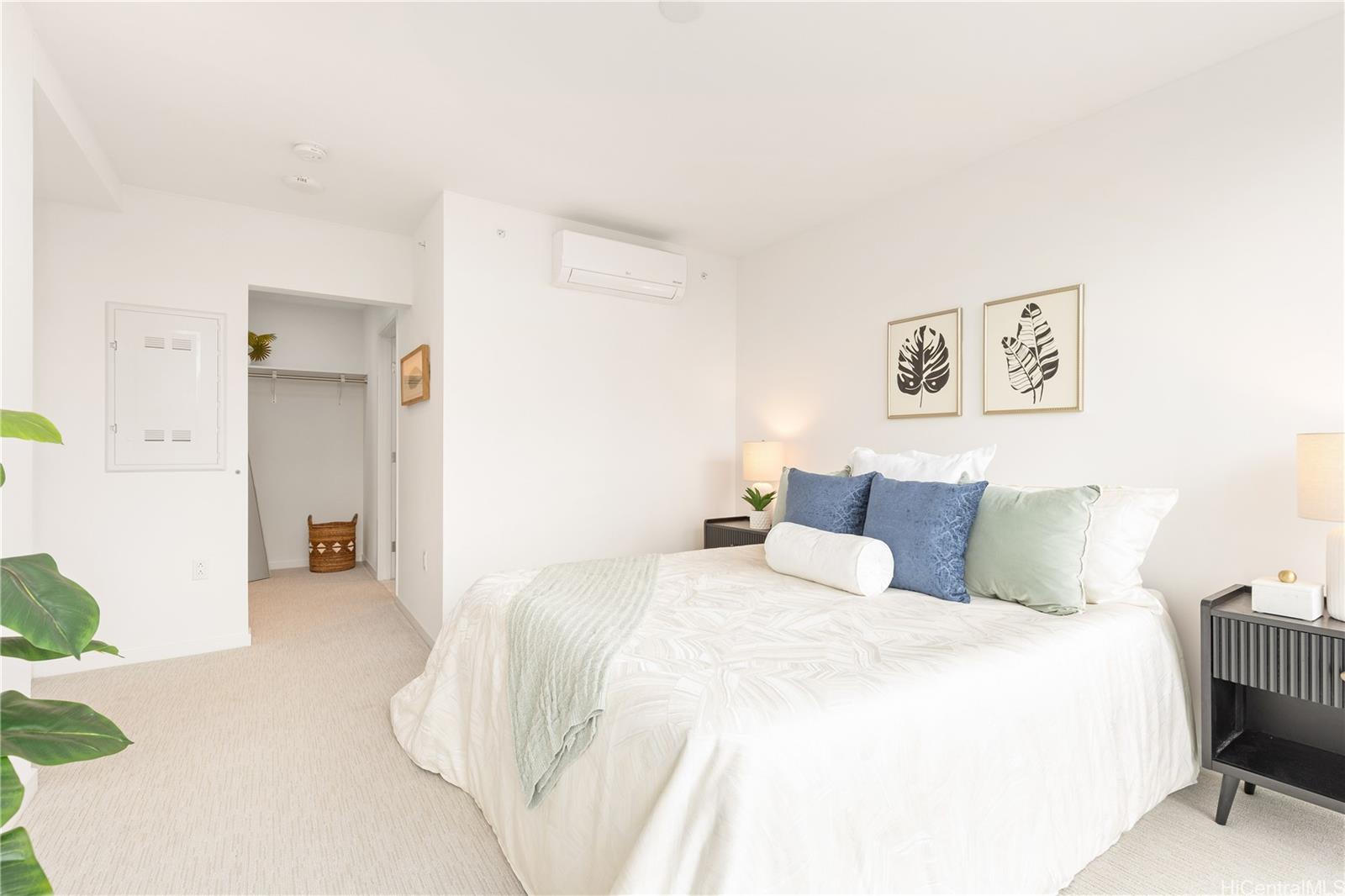 The Park on Keeaumoku condo # 2412R, Honolulu, Hawaii - photo 4 of 25