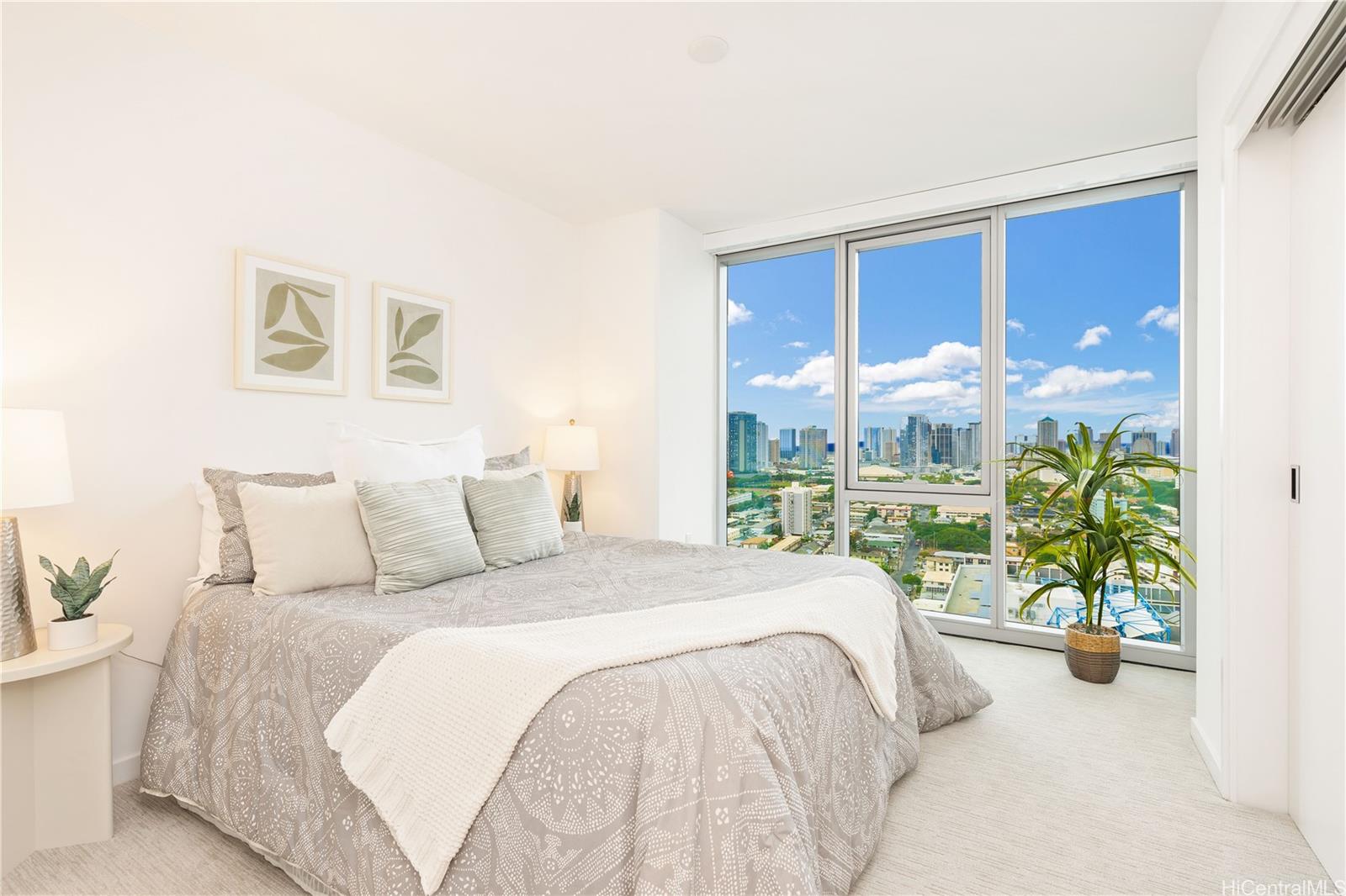 The Park on Keeaumoku condo # 2412R, Honolulu, Hawaii - photo 7 of 25