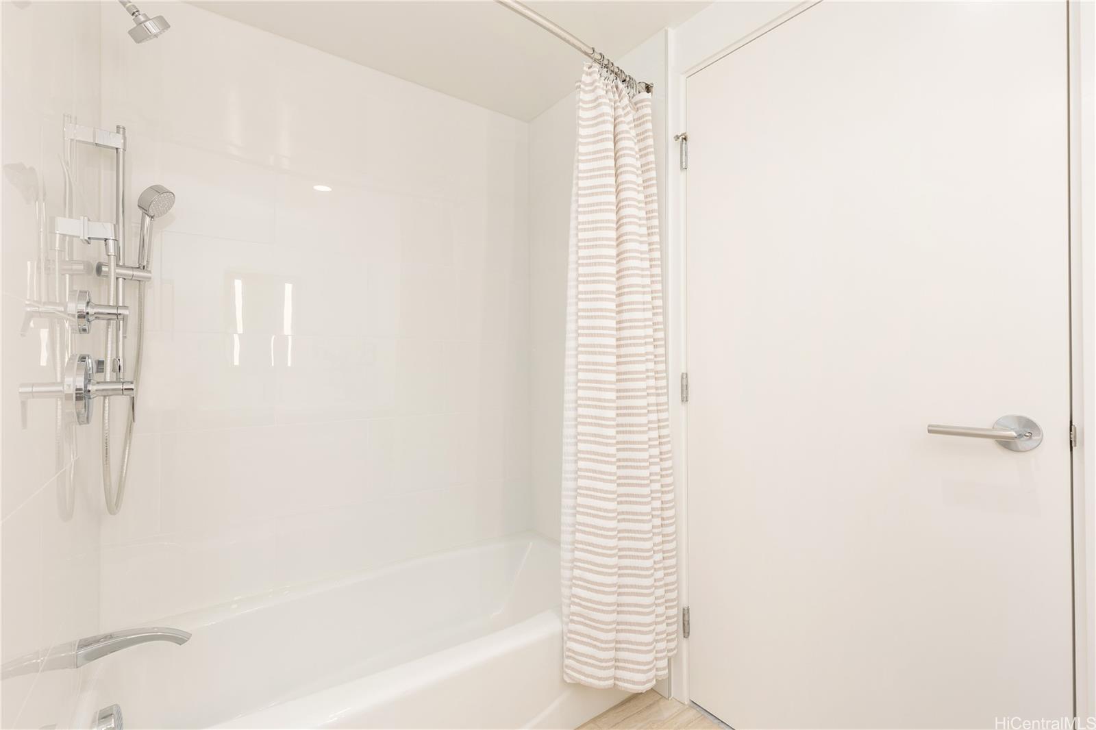 The Park on Keeaumoku condo # 2412R, Honolulu, Hawaii - photo 9 of 25