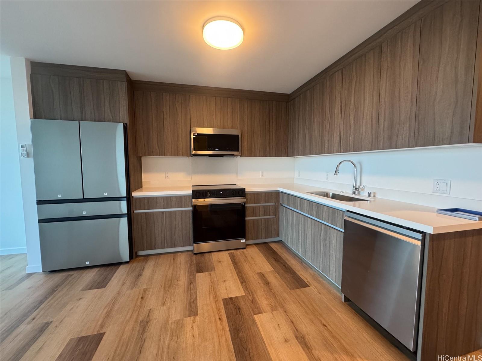 1500 Rycroft Street Honolulu - Rental - photo 2 of 13