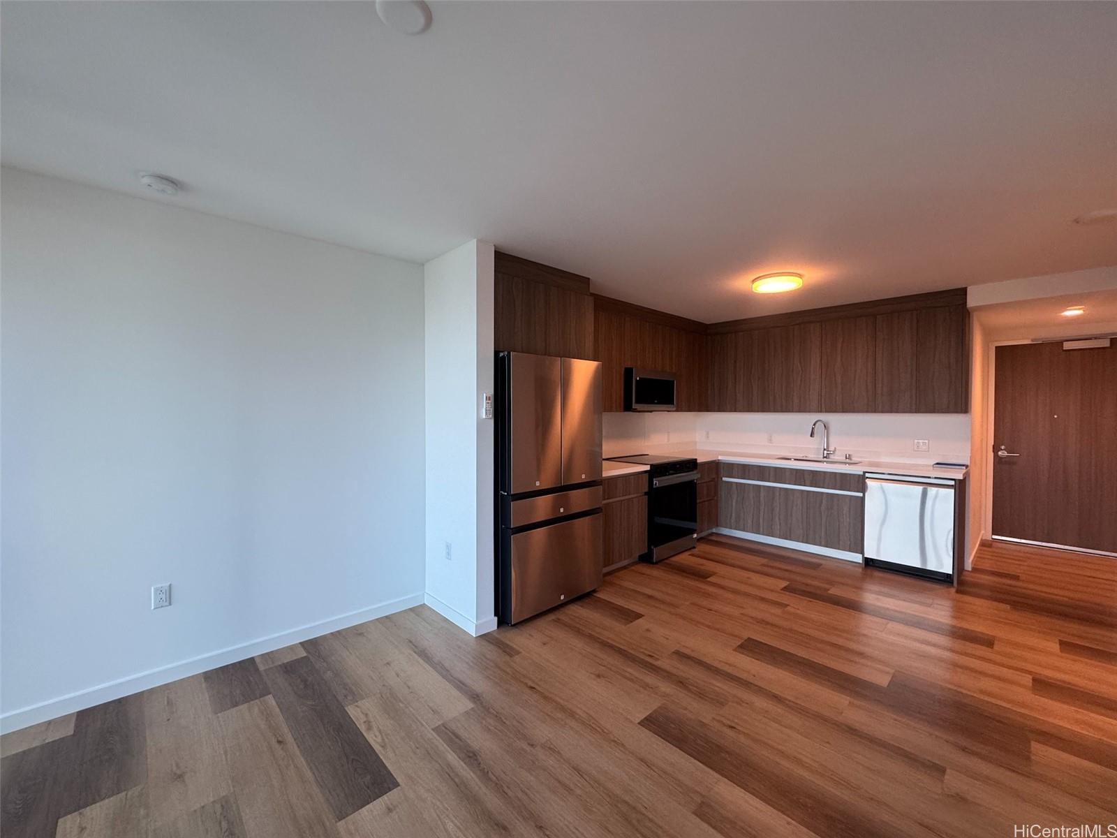 1500 Rycroft Street Honolulu - Rental - photo 4 of 13