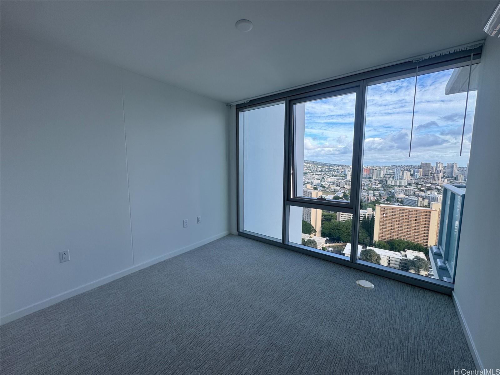 1500 Rycroft Street Honolulu - Rental - photo 5 of 13