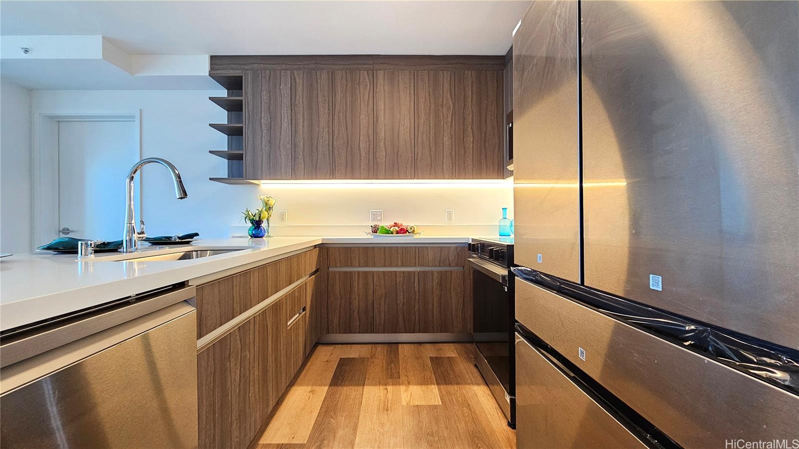 The Park on Keeaumoku condo # 3016R, Honolulu, Hawaii - photo 4 of 25