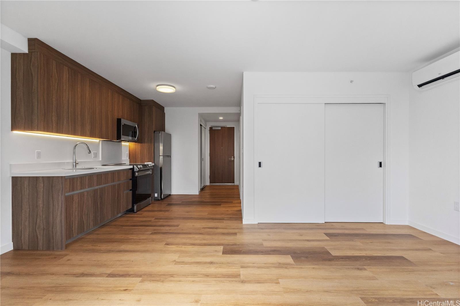 The Park on Keeaumoku condo # 310R, Honolulu, Hawaii - photo 3 of 21