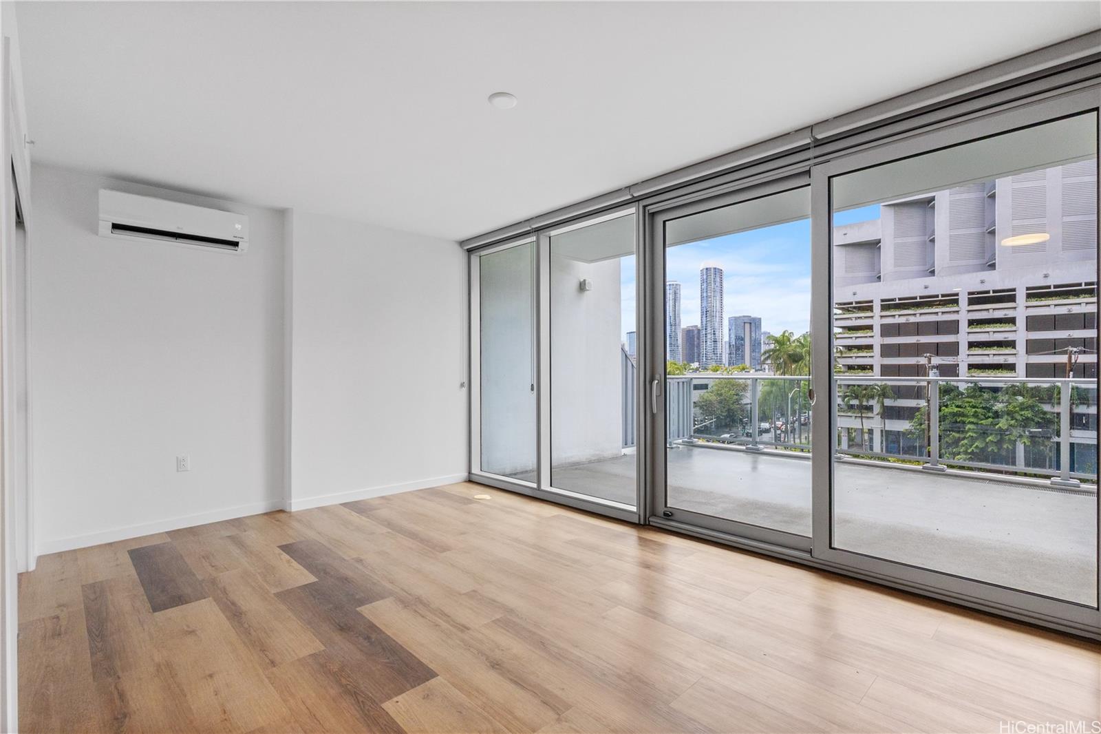 The Park on Keeaumoku condo # 310R, Honolulu, Hawaii - photo 4 of 21