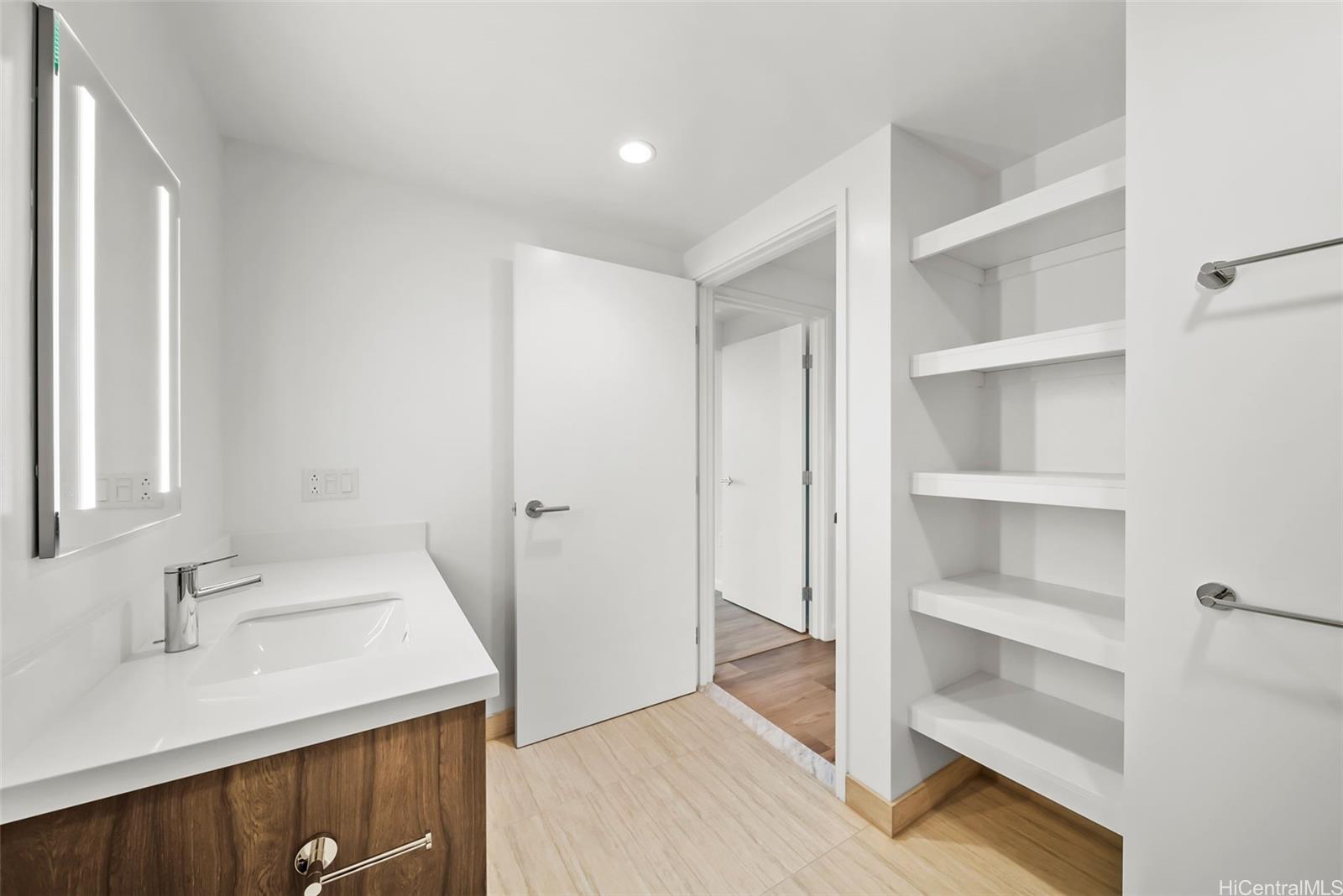 1500 Rycroft Street Honolulu - Rental - photo 4 of 25