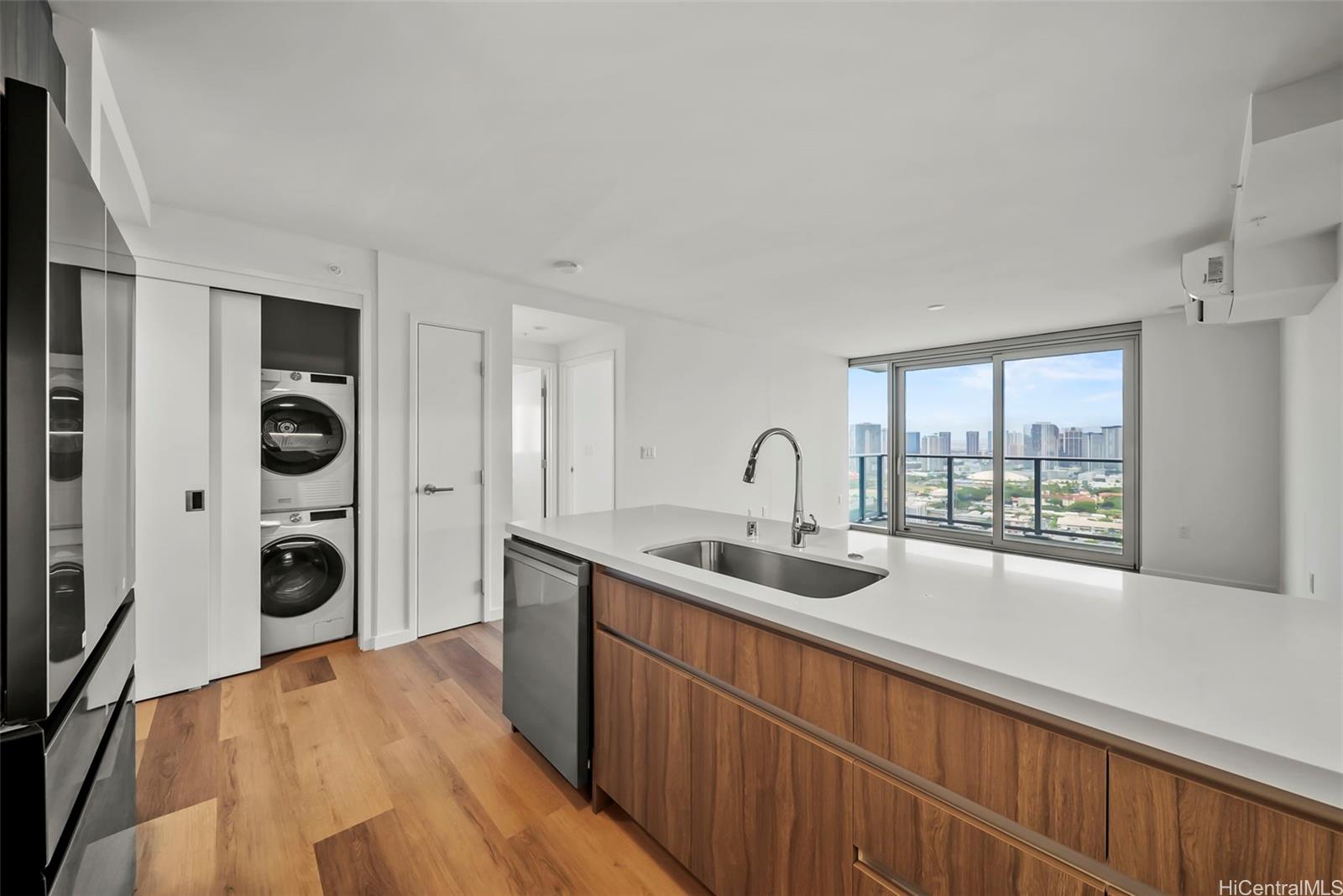 1500 Rycroft Street Honolulu - Rental - photo 7 of 25