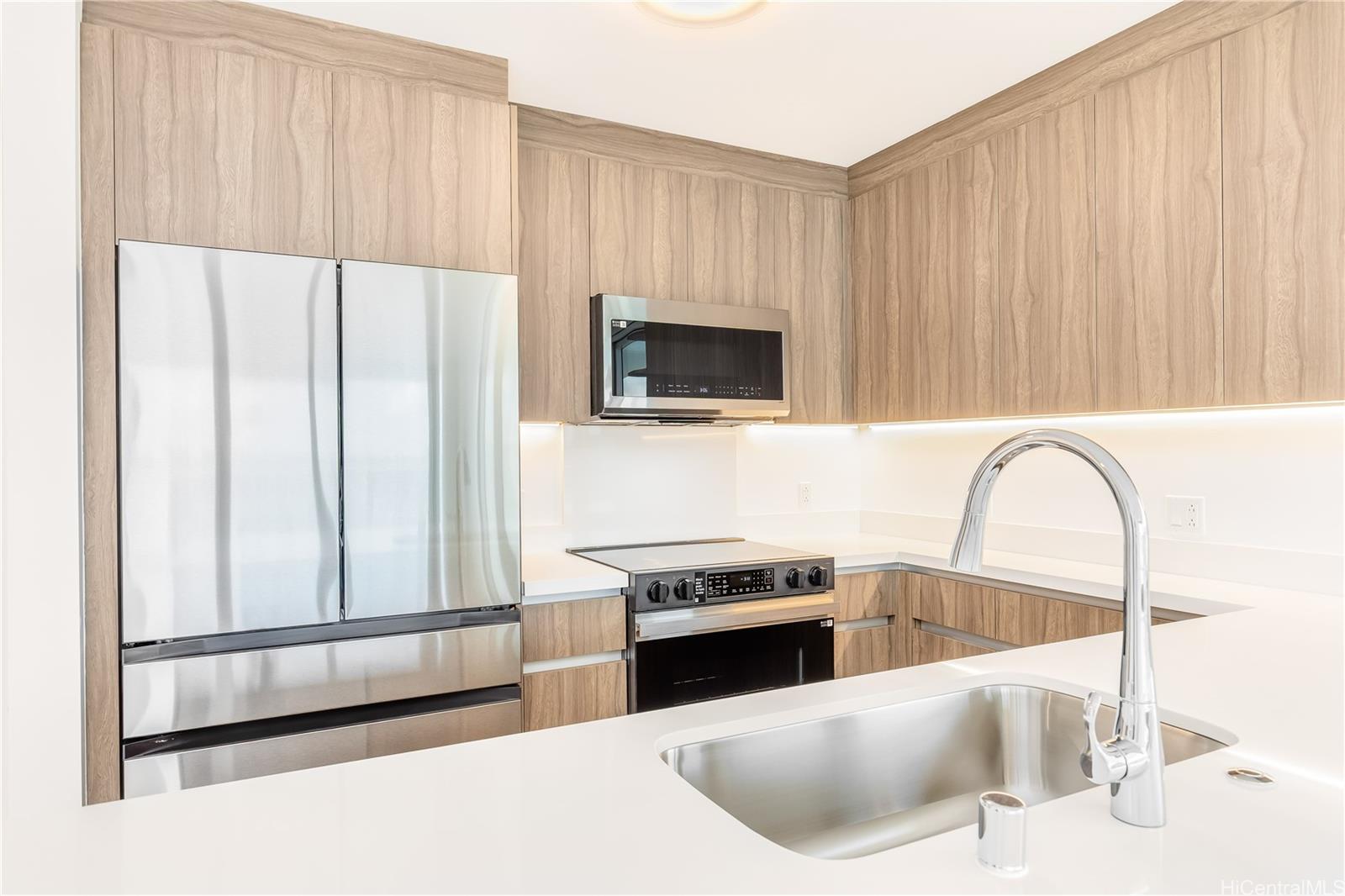 The Park on Keeaumoku condo # 3301R, Honolulu, Hawaii - photo 8 of 25