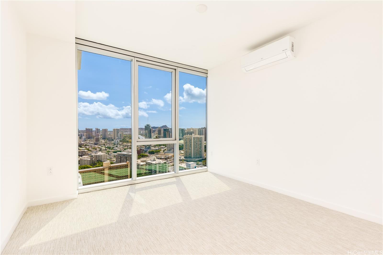 The Park on Keeaumoku condo # 3301R, Honolulu, Hawaii - photo 10 of 25