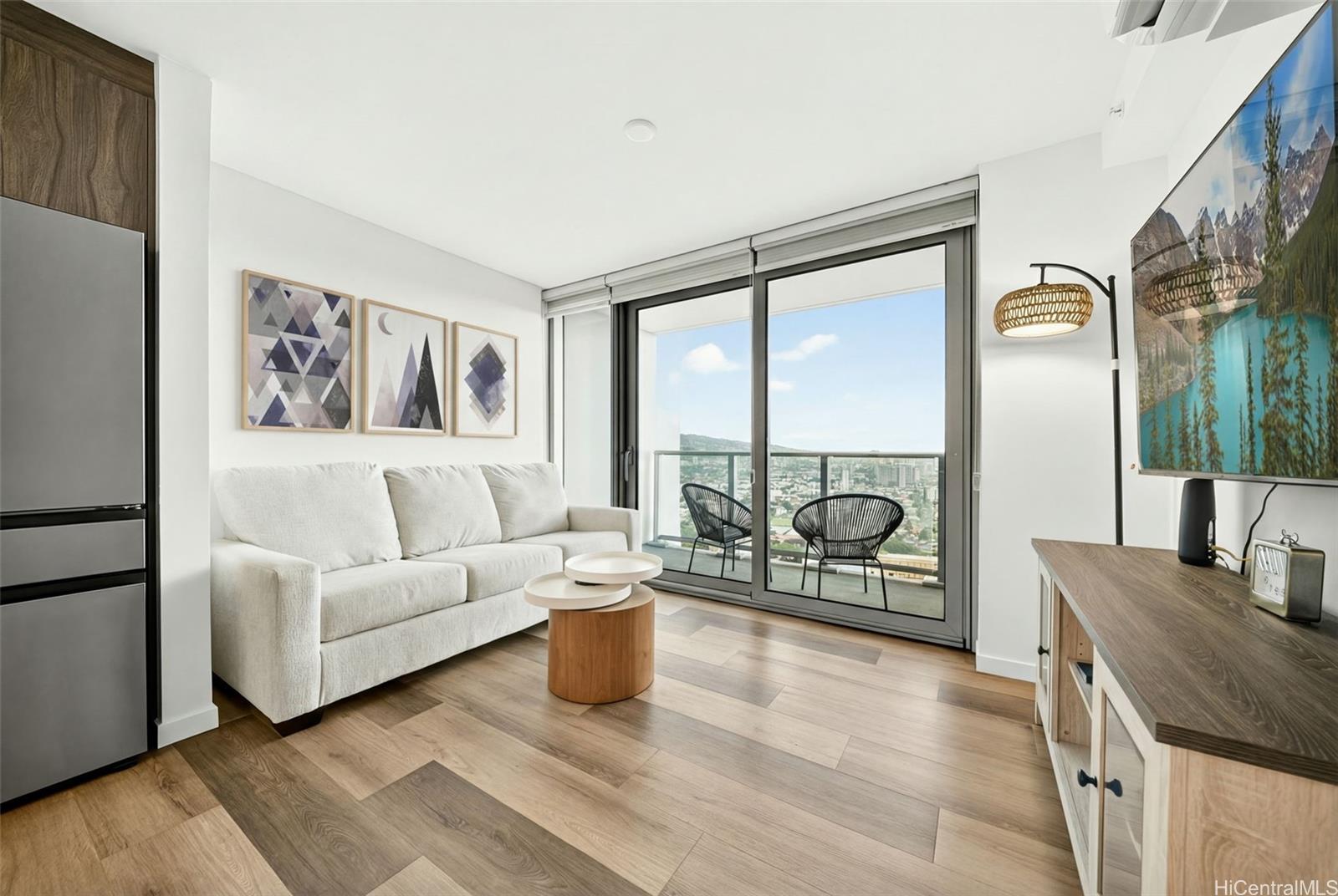 1500 Rycroft St Honolulu - Rental - photo 2 of 25