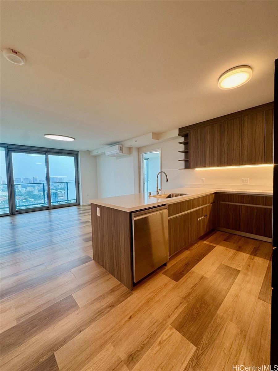 1500 Rycroft Street Honolulu - Rental - photo 2 of 9