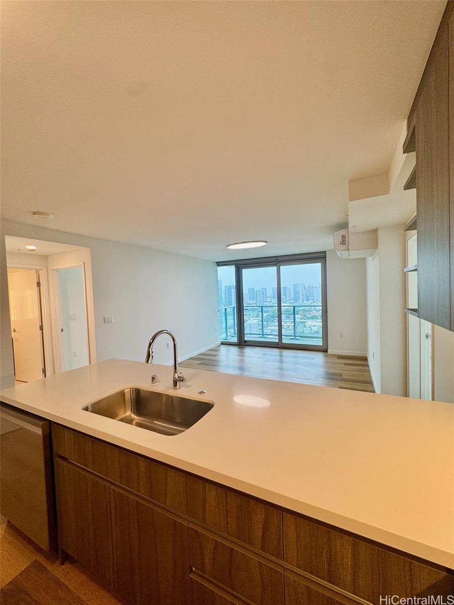 1500 Rycroft Street Honolulu - Rental - photo 3 of 9