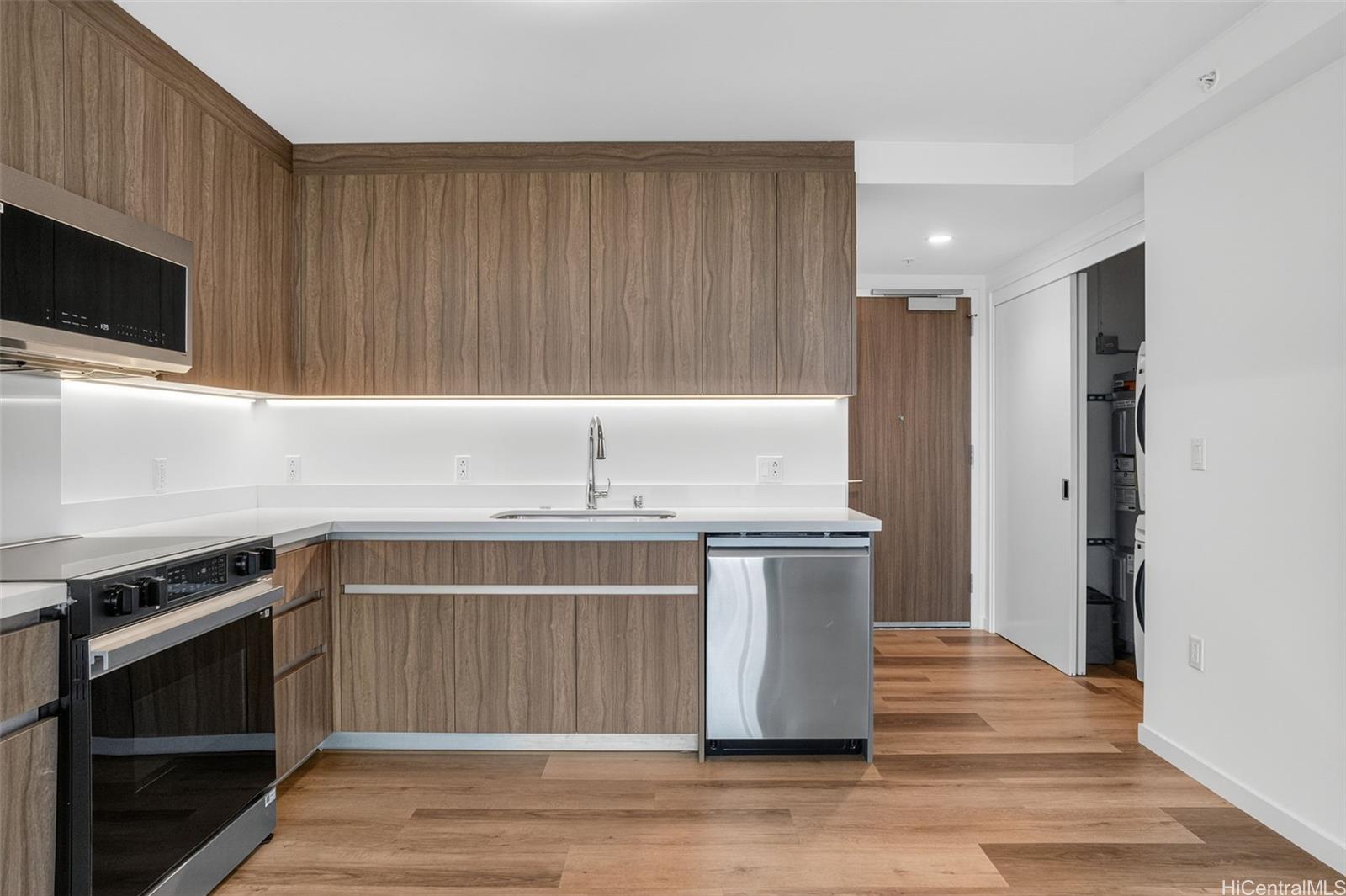 1500 Rycroft Street Honolulu - Rental - photo 6 of 25