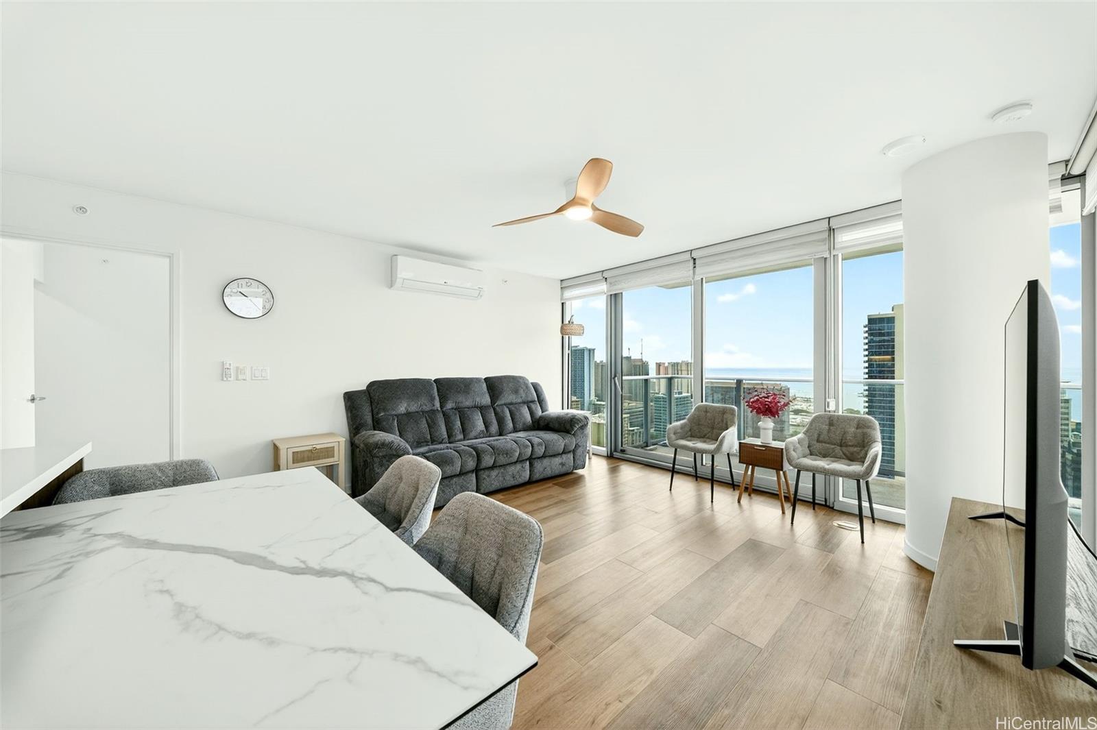 1500 Rycroft Street Honolulu - Rental - photo 3 of 25