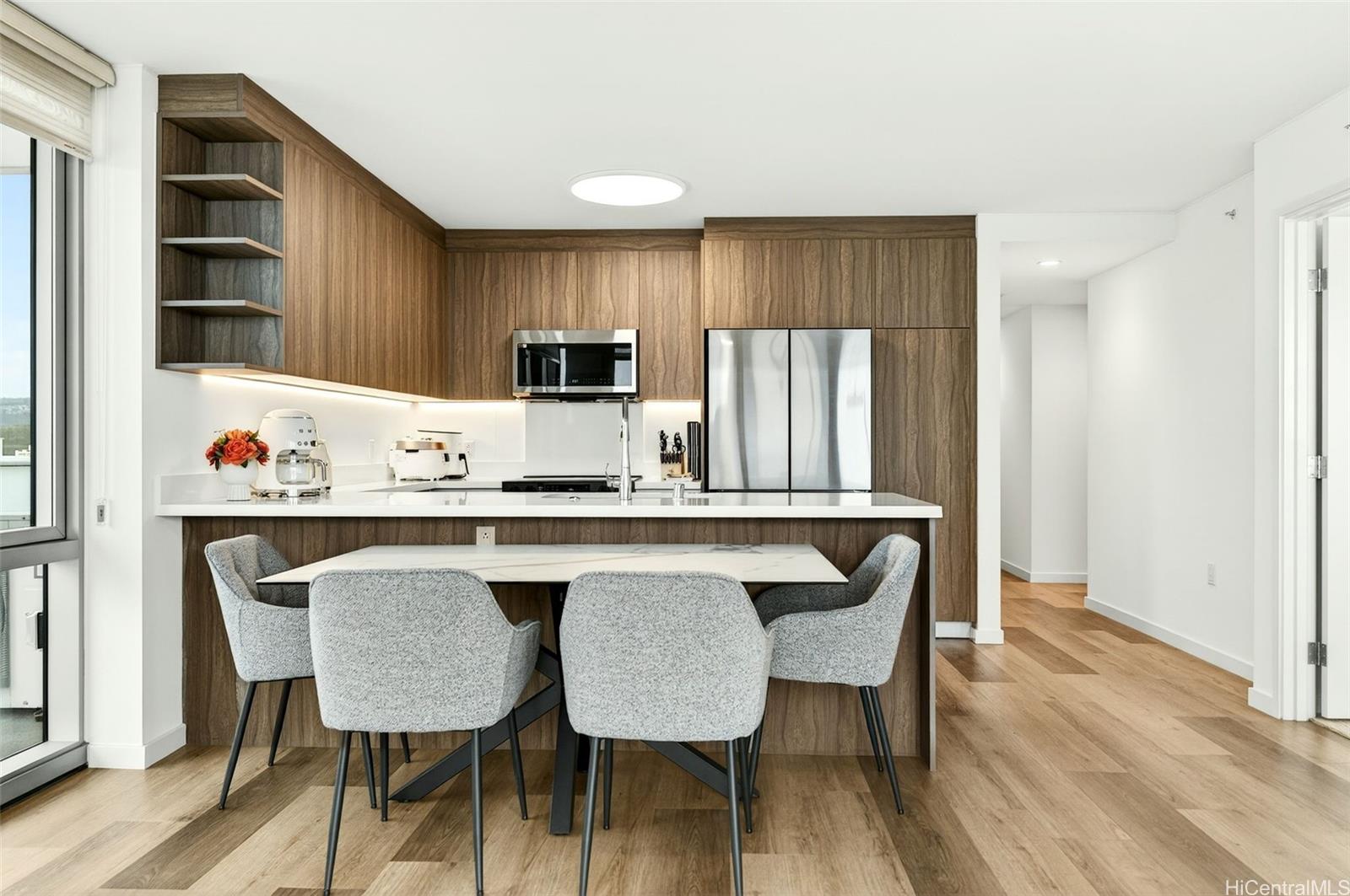 1500 Rycroft Street Honolulu - Rental - photo 4 of 25