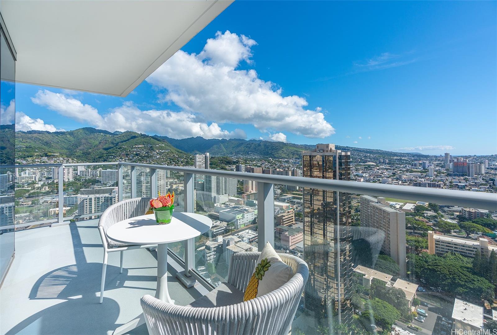 The Park on Keeaumoku condo # 3701R, Honolulu, Hawaii - photo 17 of 25