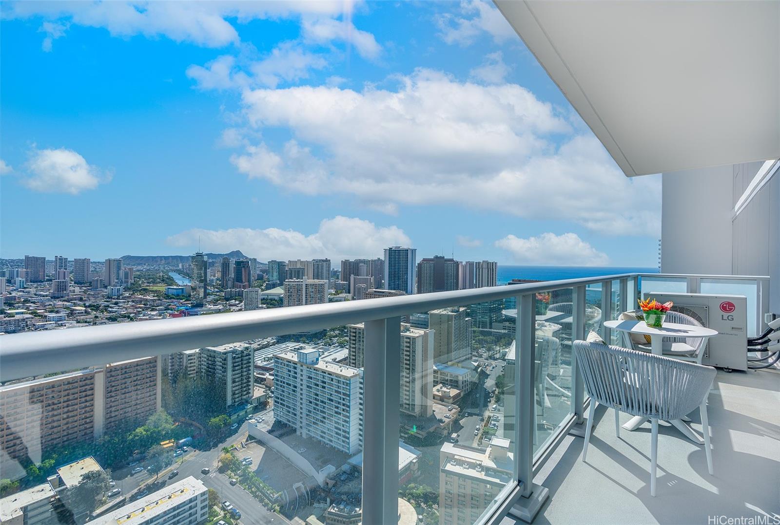 The Park on Keeaumoku condo # 3701R, Honolulu, Hawaii - photo 18 of 25