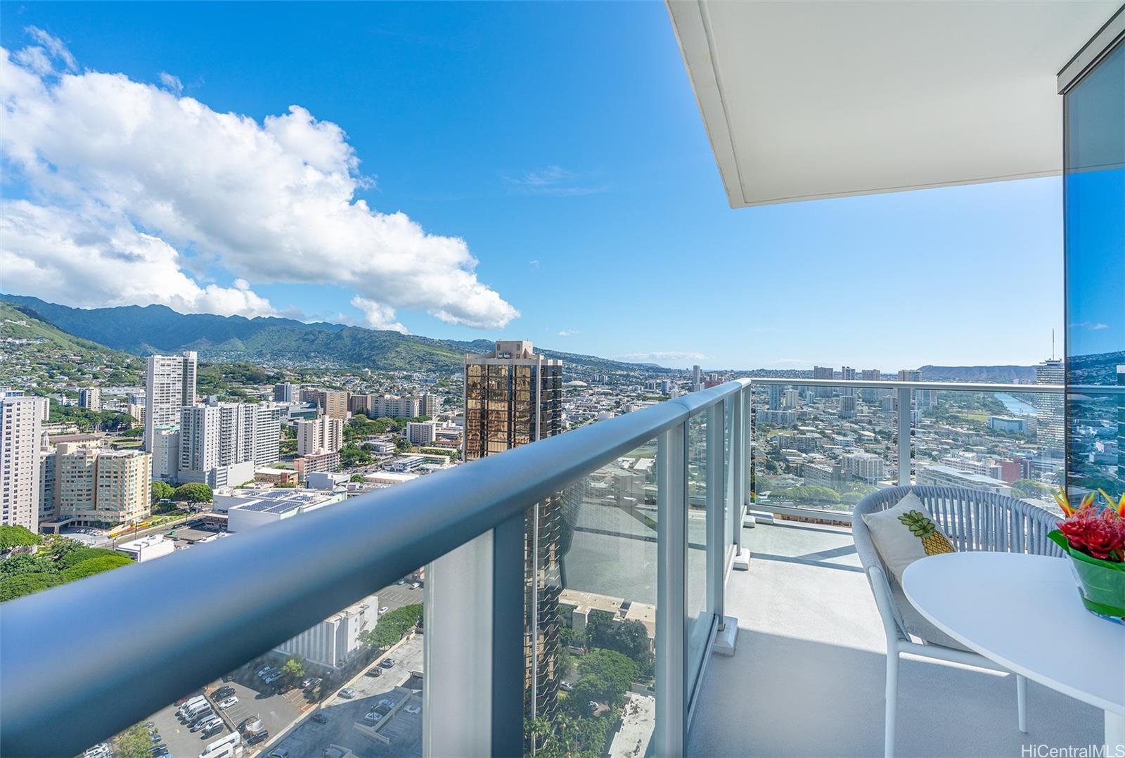 The Park on Keeaumoku condo # 3701R, Honolulu, Hawaii - photo 18 of 24