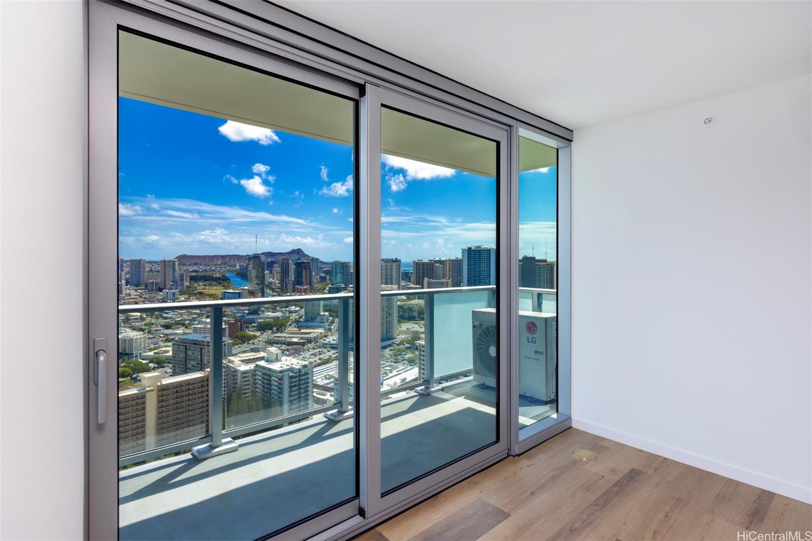 The Park on Keeaumoku condo # 3901R, Honolulu, Hawaii - photo 3 of 25