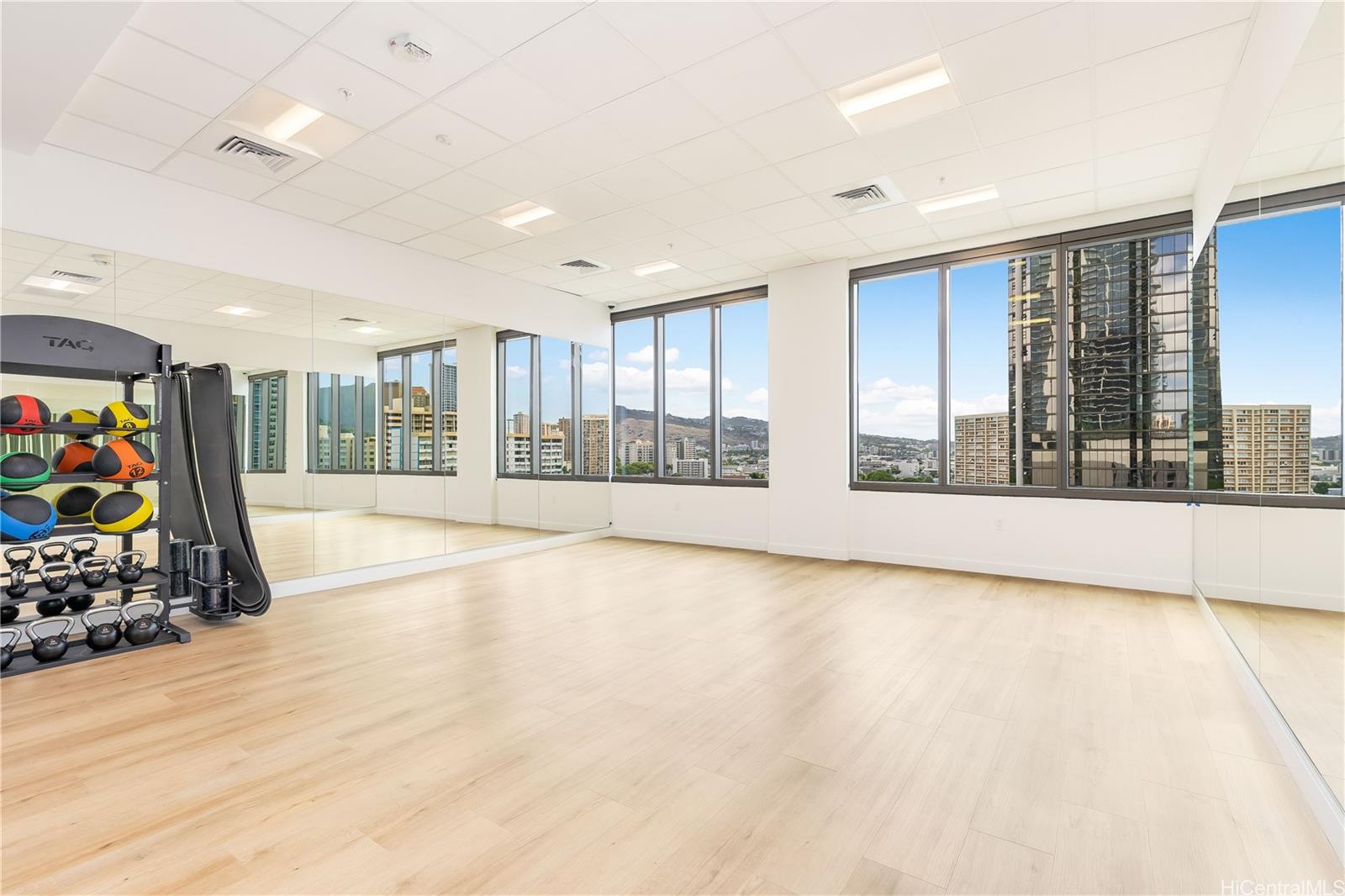 The Park on Keeaumoku condo # 407R, Honolulu, Hawaii - photo 16 of 21