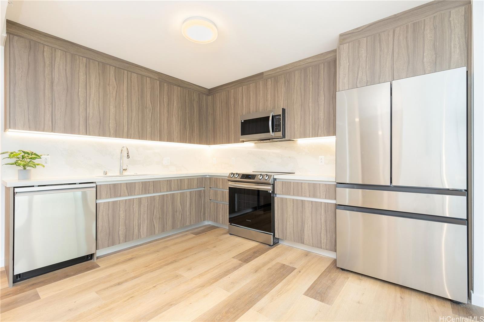 The Park on Keeaumoku condo # 407R, Honolulu, Hawaii - photo 3 of 21