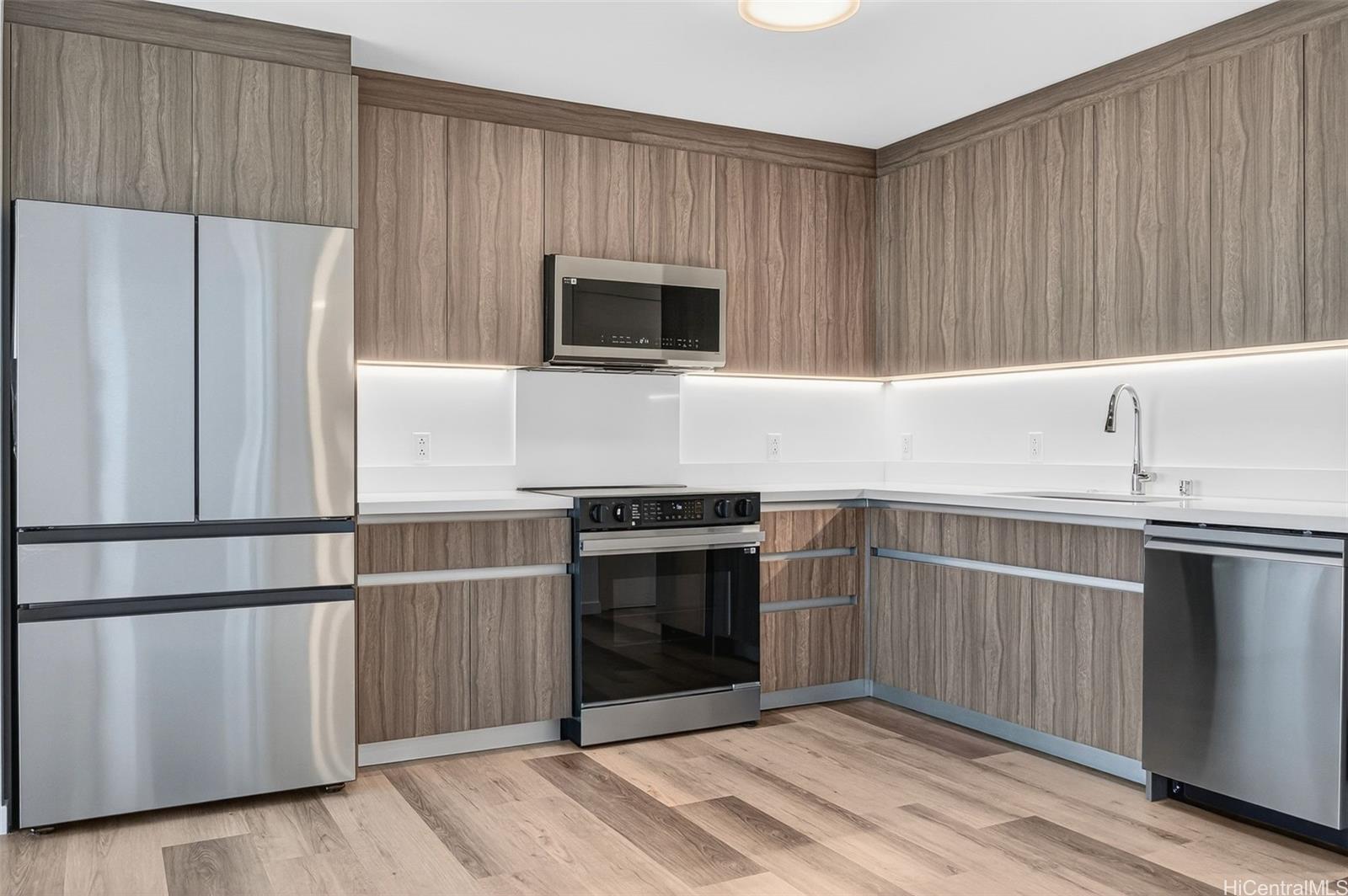 1500 Rycroft Street Honolulu - Rental - photo 4 of 25