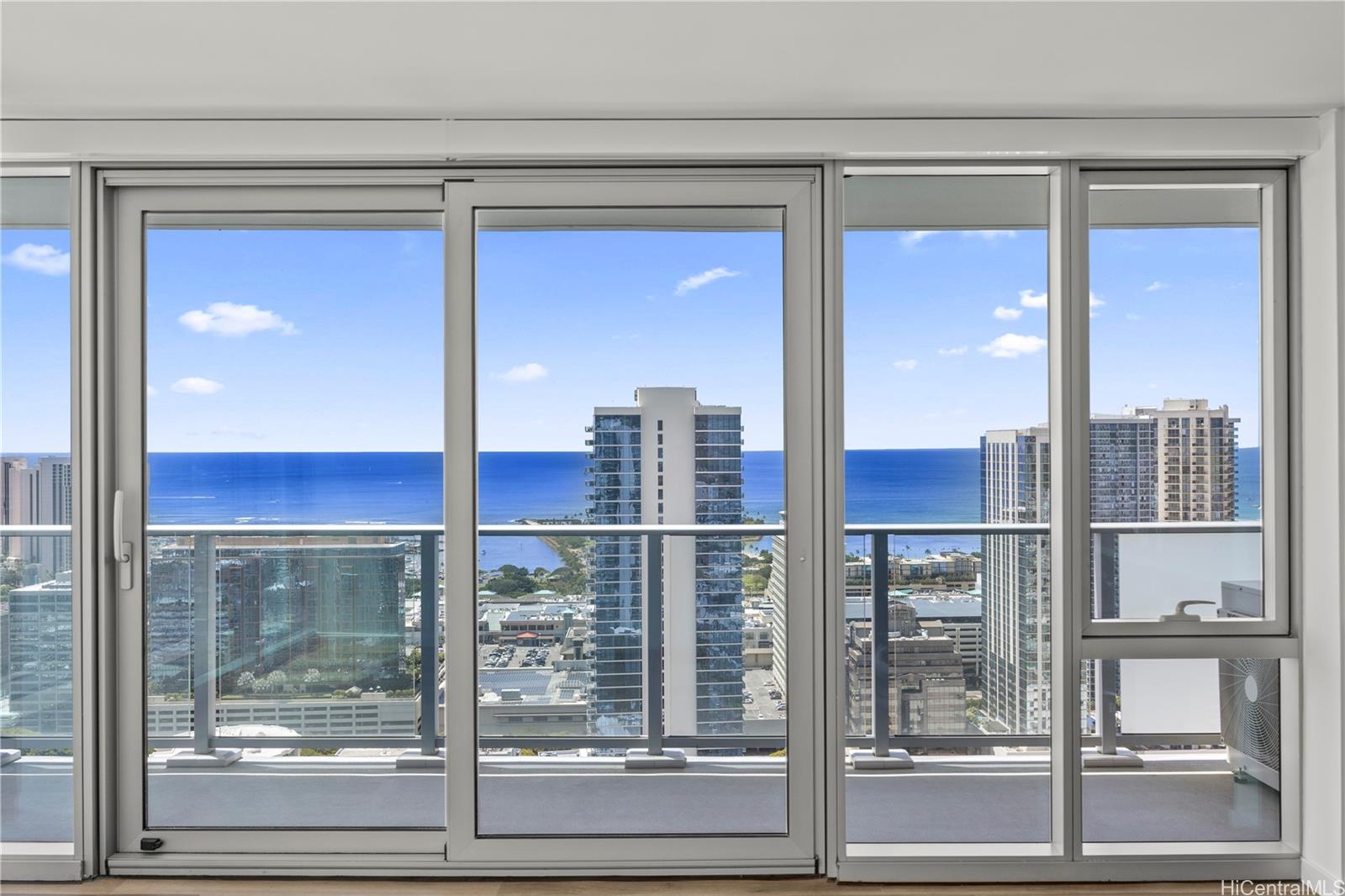 1500 Rycroft Street Honolulu - Rental - photo 3 of 19