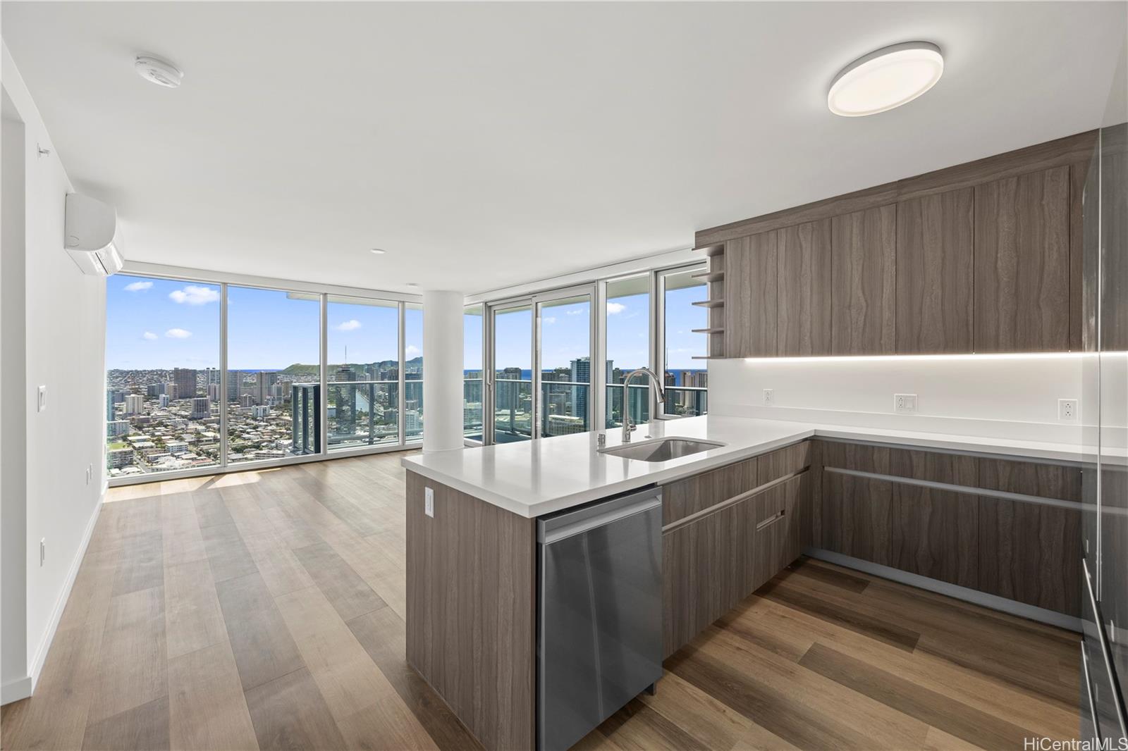 1500 Rycroft Street Honolulu - Rental - photo 5 of 19